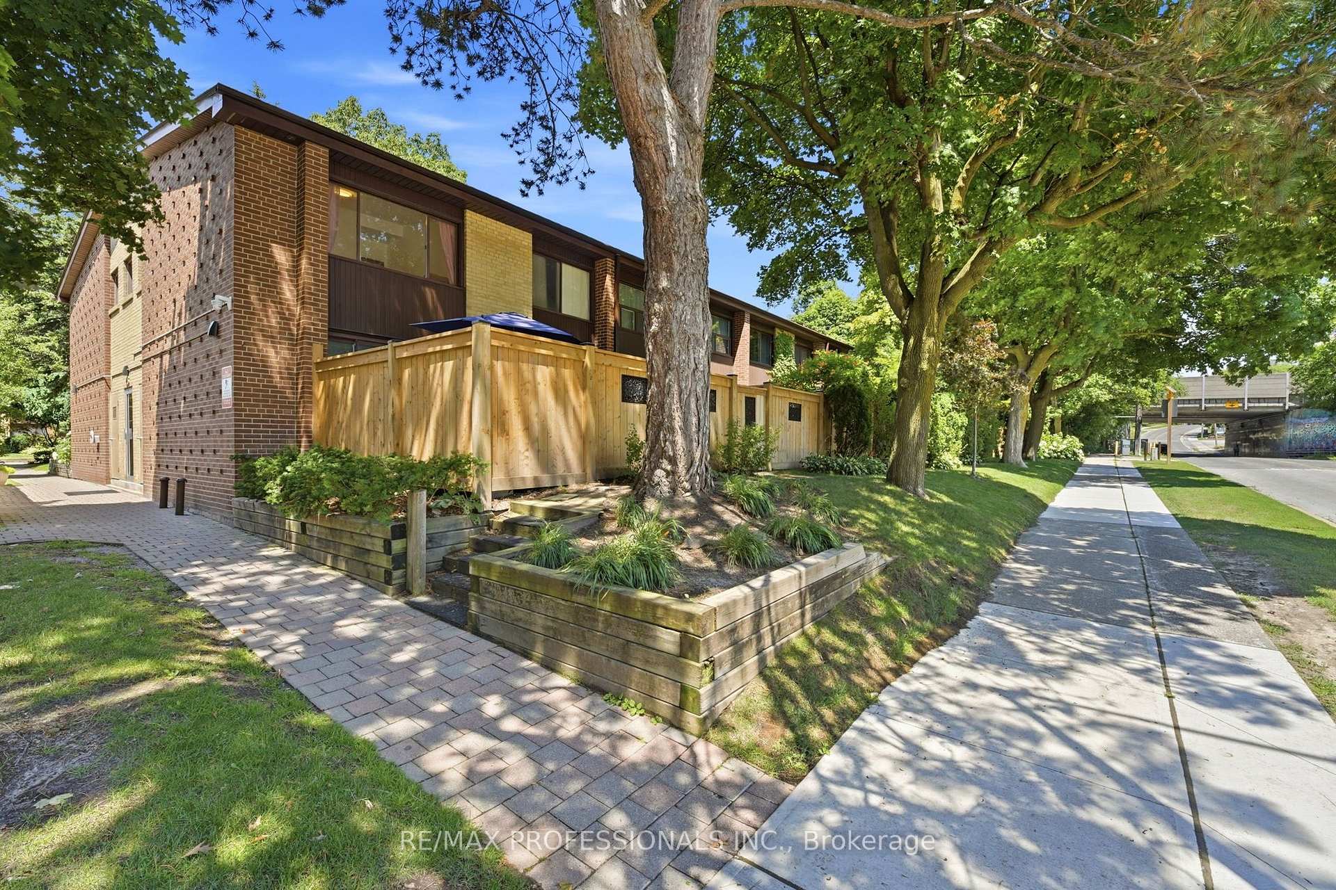 48 Three Valleys Drive 12, Toronto, ON M3A 3B5, Toronto C13 — photo 1