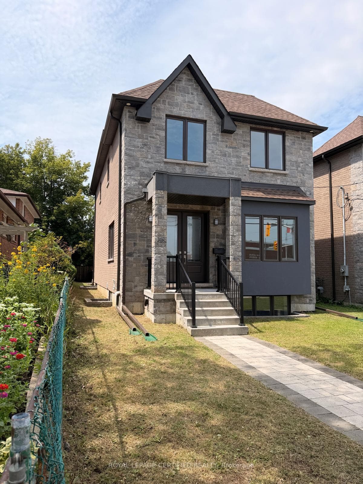 450 Midland Avenue, Toronto, ON M1N 4A5, Toronto E06 — photo 1