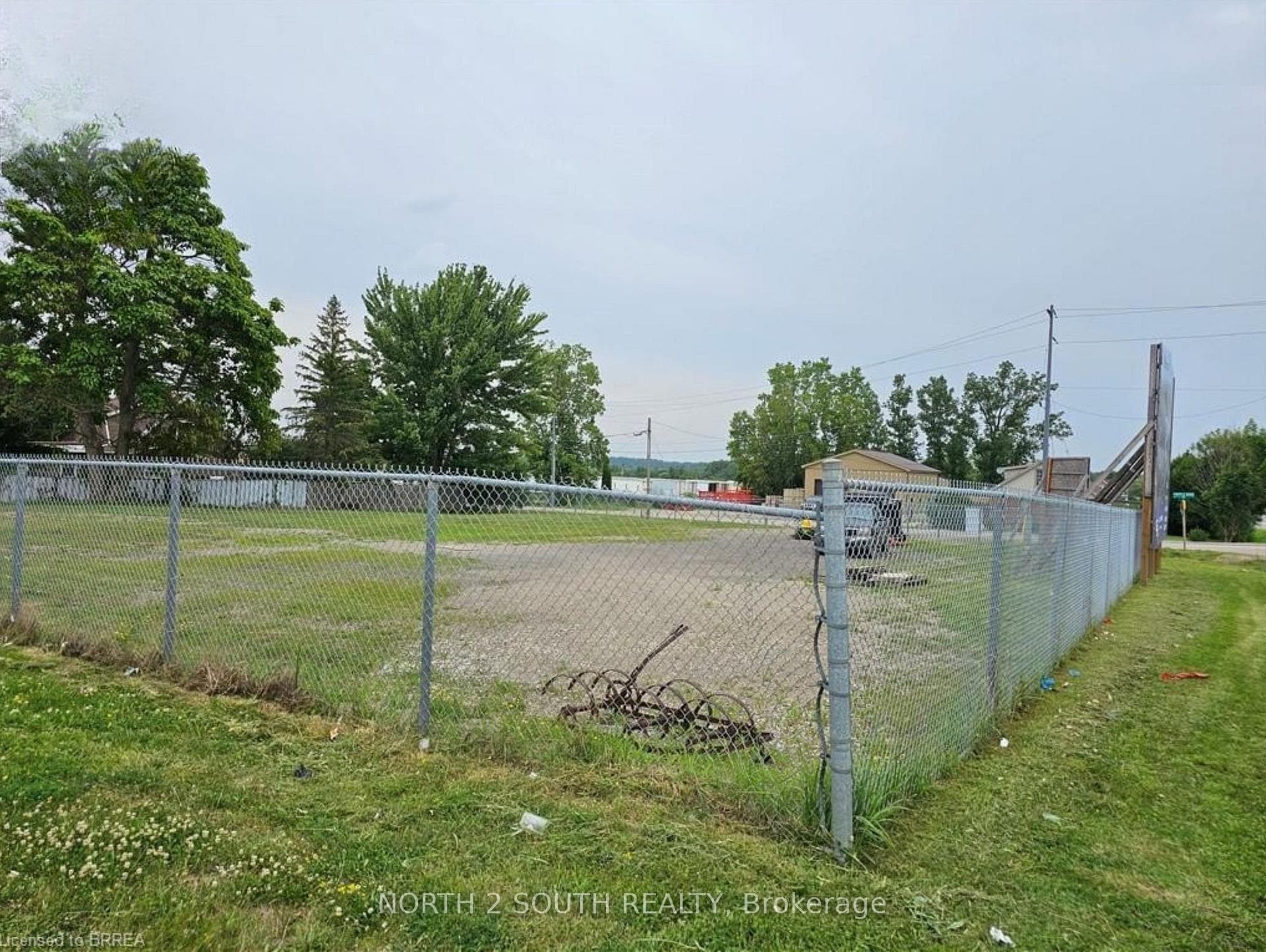 1324 Colborne Street E 2, Brantford, ON N3T 5L4, Brantford — photo 1
