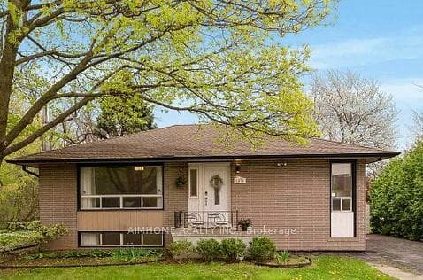 2076 Constance Drive, Oakville, ON L6J 2V7