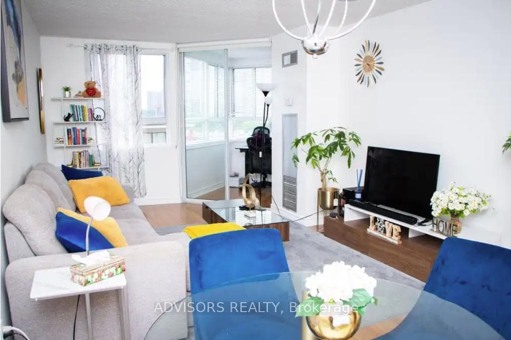 4 Park Vista Drive 1212, Toronto, ON M4B 3M8, Toronto E03 — photo 1