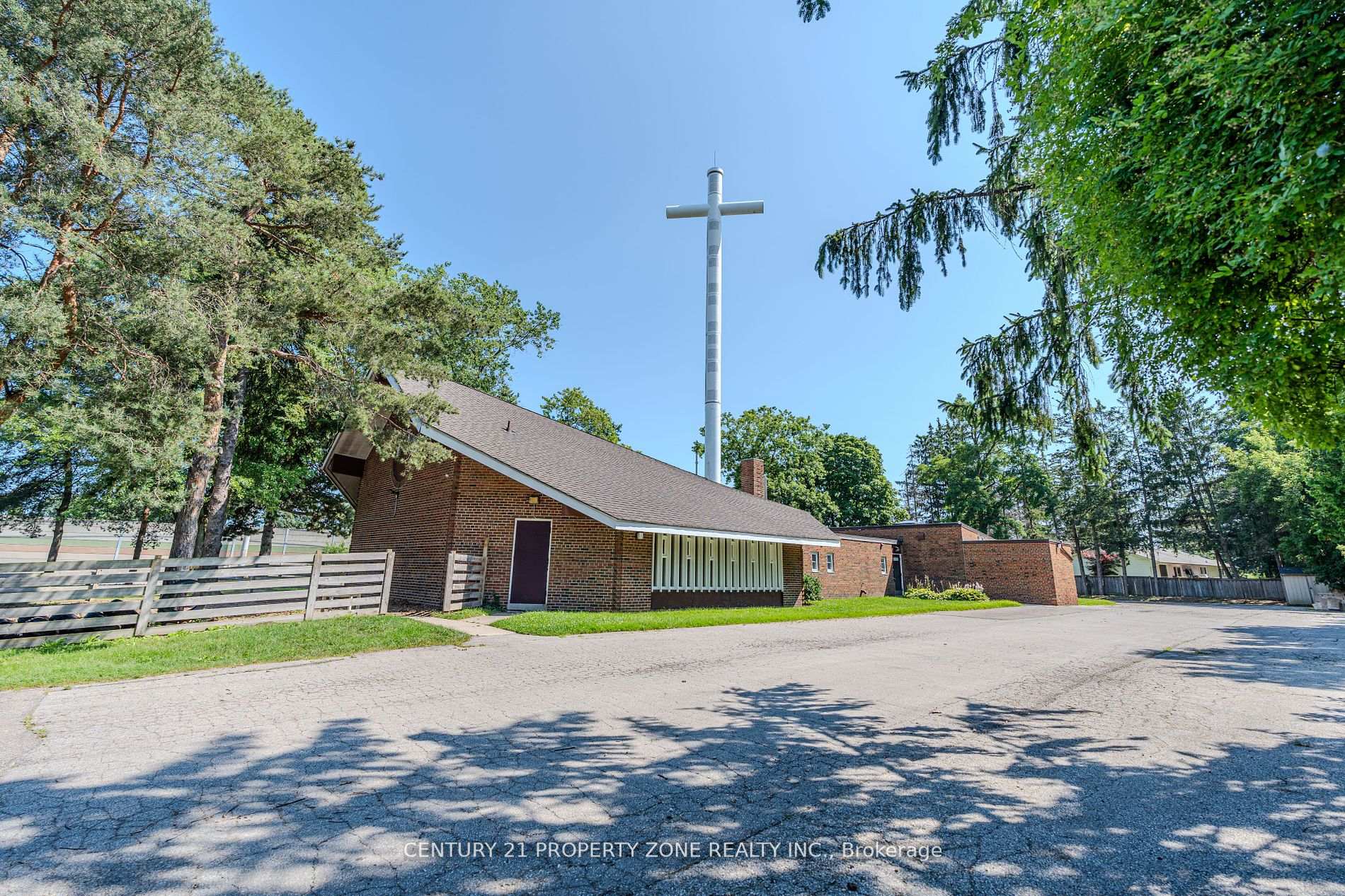 1261 North Sherdian Way, Mississauga, ON L5H 2A3, Mississauga — photo 1