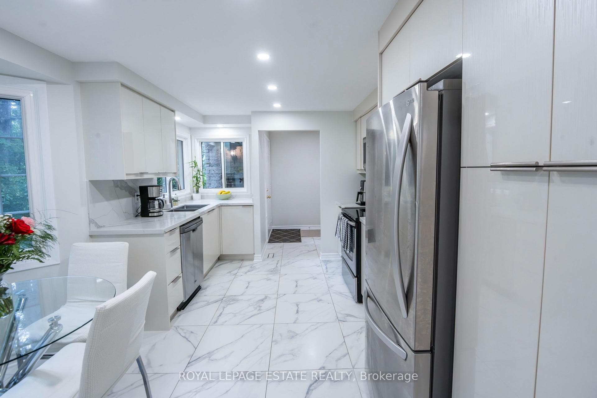 228 Kingswood Drive 3, Kitchener, ON N2E 2K2, Kitchener — photo 1