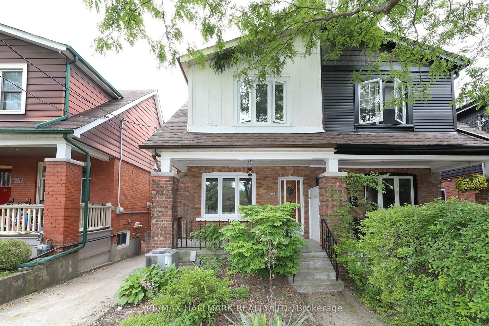 259 Wolverleigh Boulevard, Toronto E03, ON M4C 1S3, Toronto E03 — photo 1