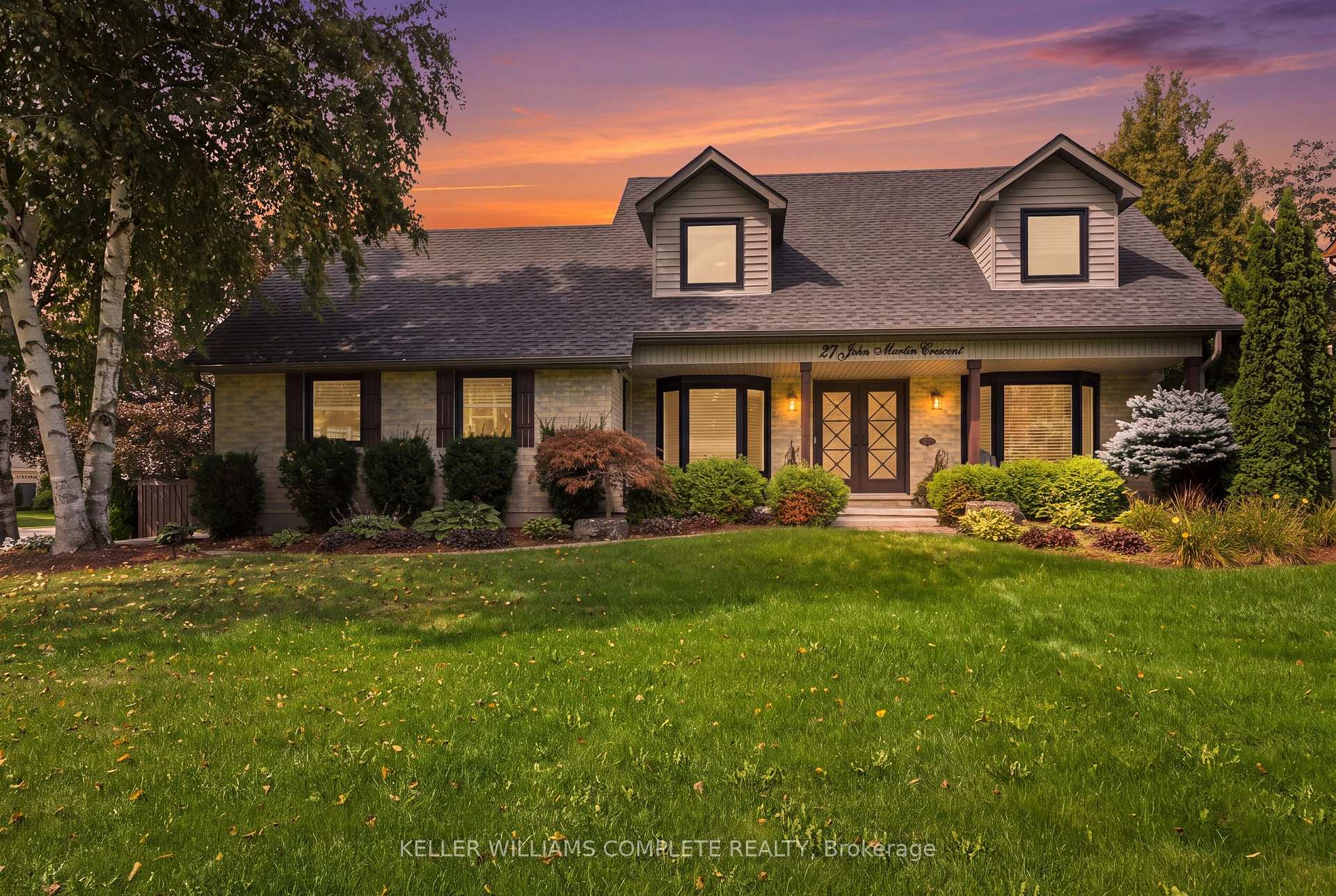27 JOHN MARTIN Crescent, Hamilton, ON L8B 0Z9