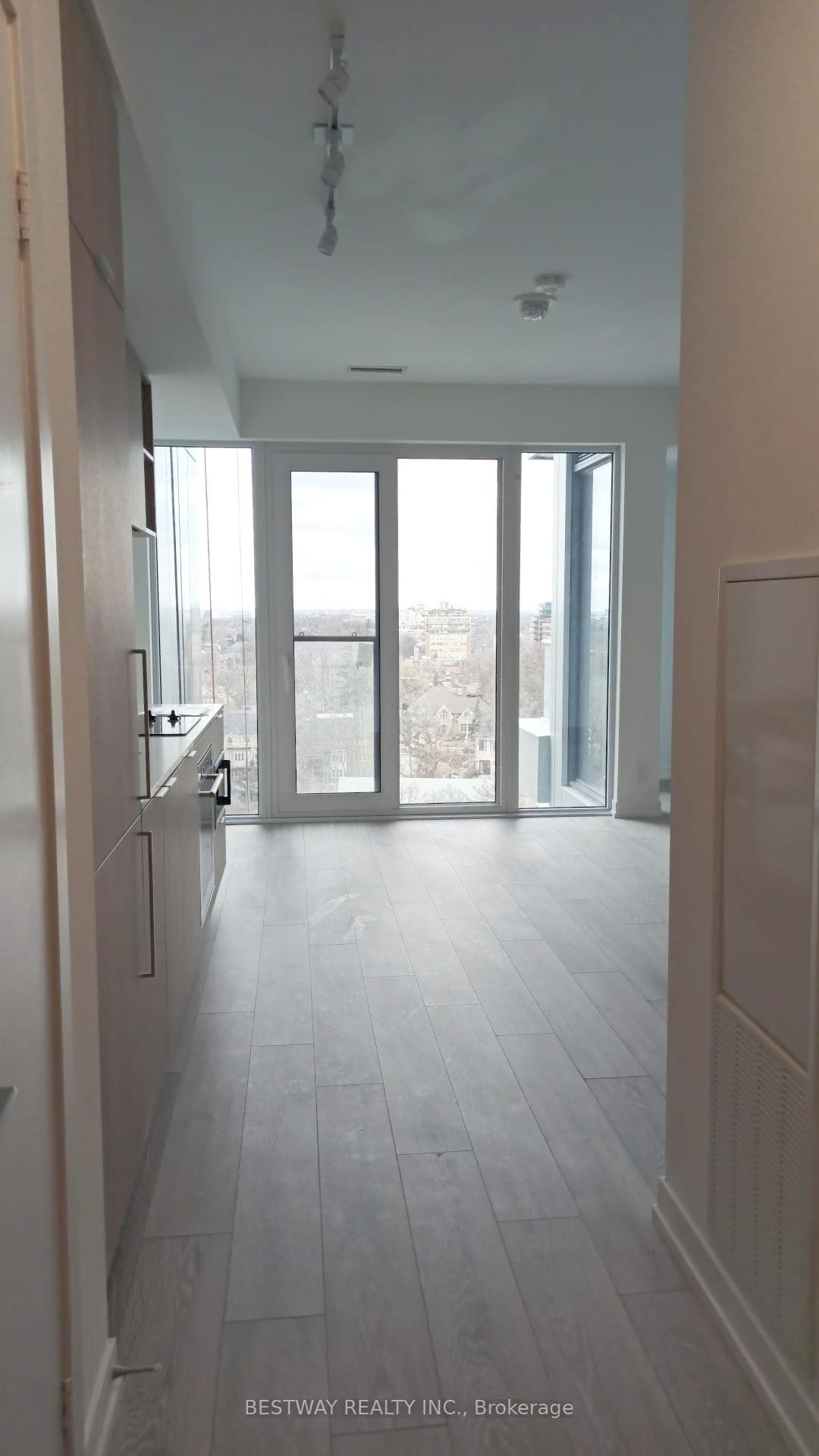 2020 Bathurst Street 1611, Toronto, ON M5P 0A6, Toronto C03 — photo 1