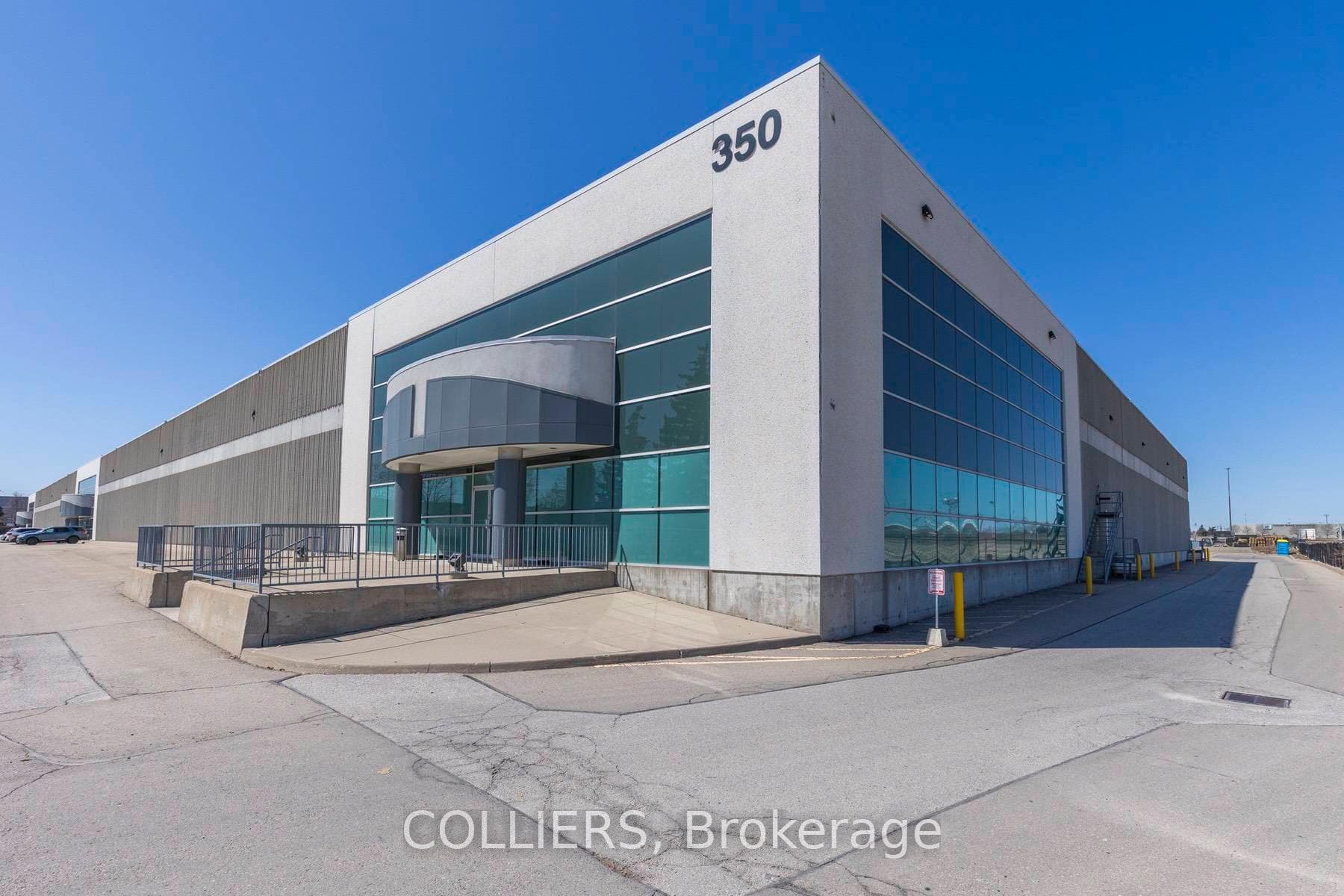 350 Parkhurst Square, Brampton, ON L6T 5W1, Brampton — photo 1
