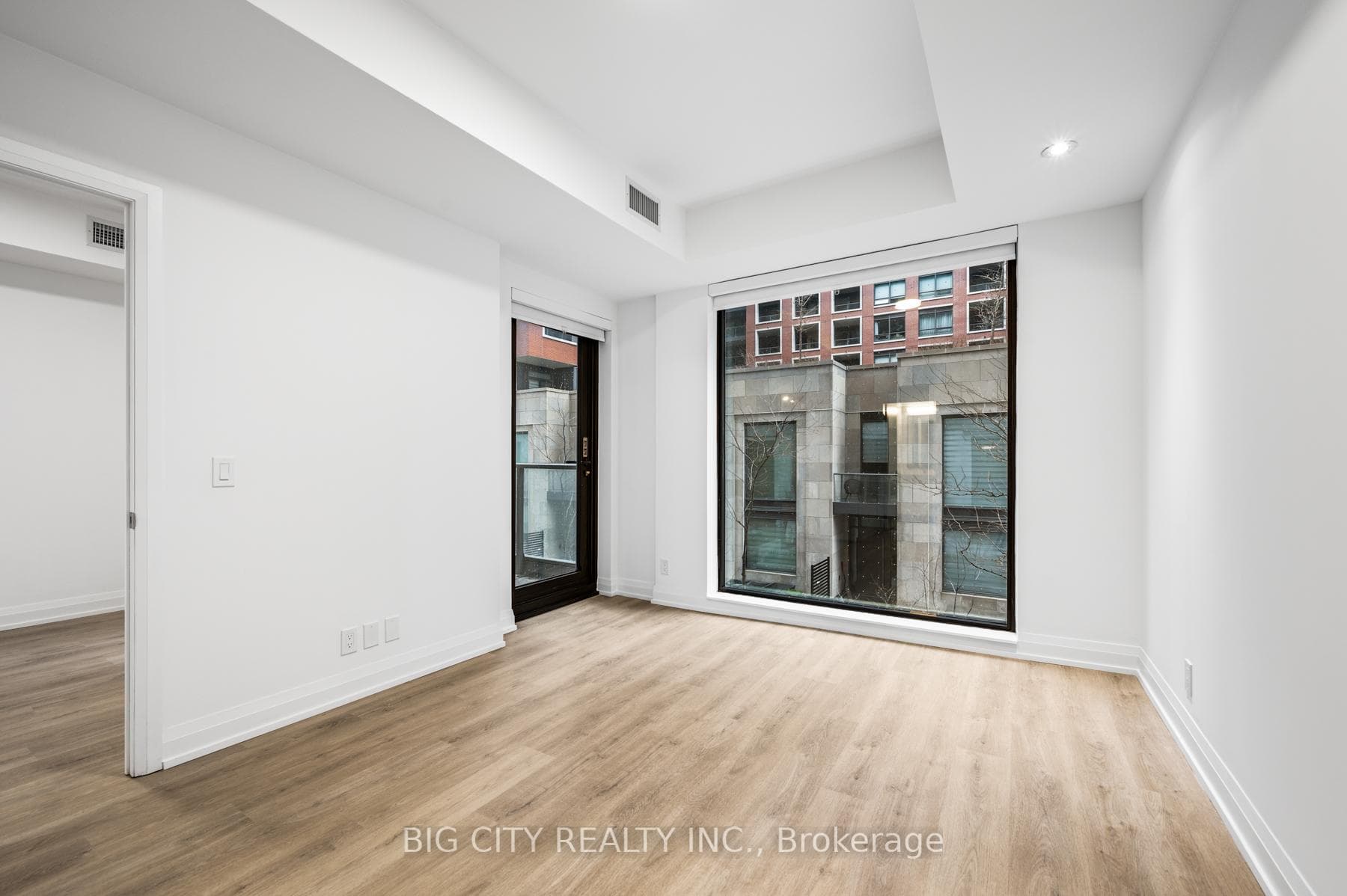 36 Brentcliffe Road M04, Toronto, ON M4G 0E1, Toronto C11 — photo 1