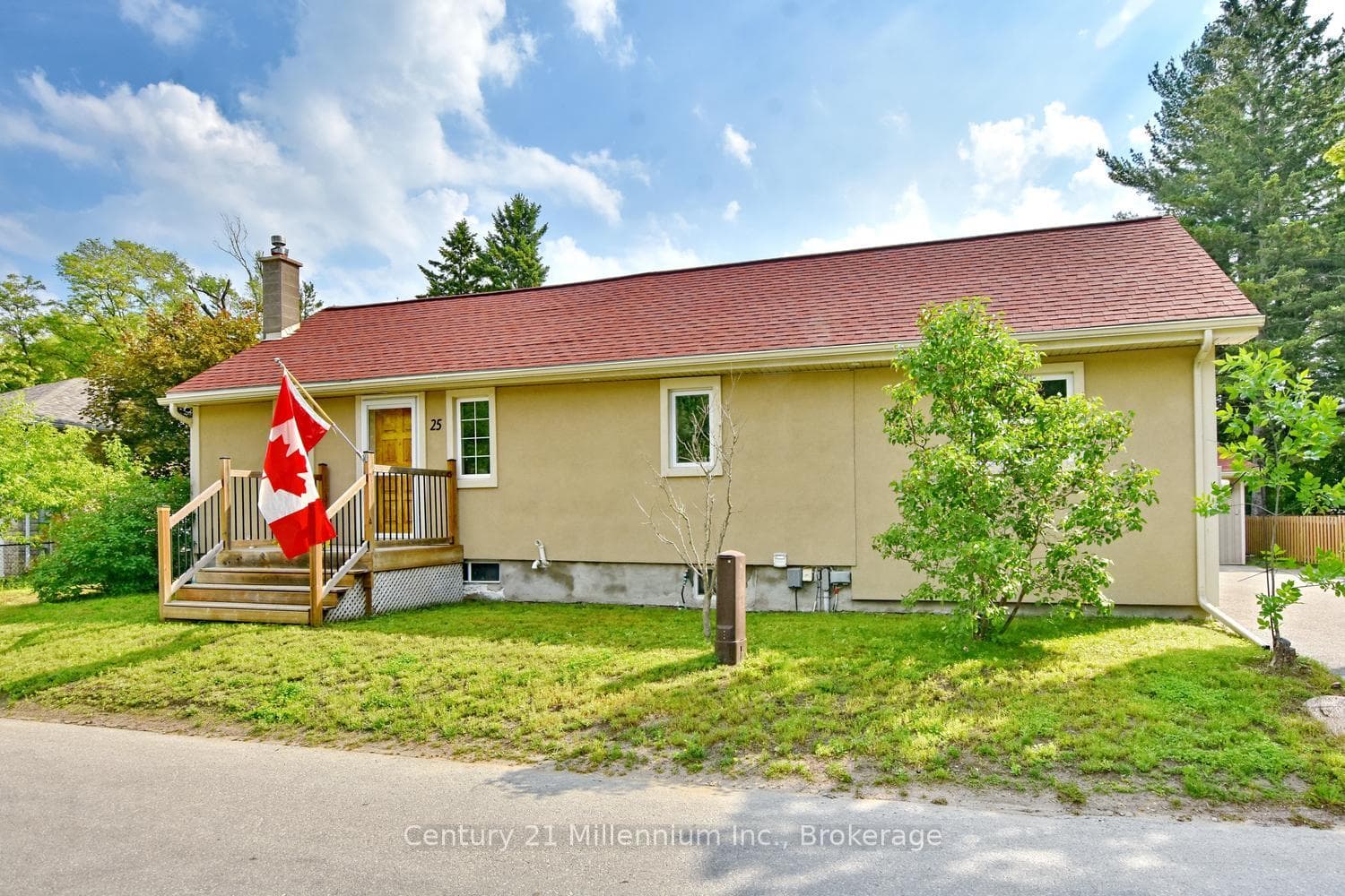25 Berkely Street, Wasaga Beach, ON L9Z 2N6, Wasaga Beach — photo 1