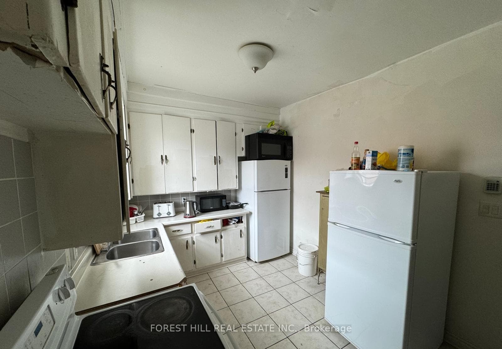 745 Barton Street E Room 1 Second Floor, Hamilton, ON L8L 3A9, Hamilton — photo 1