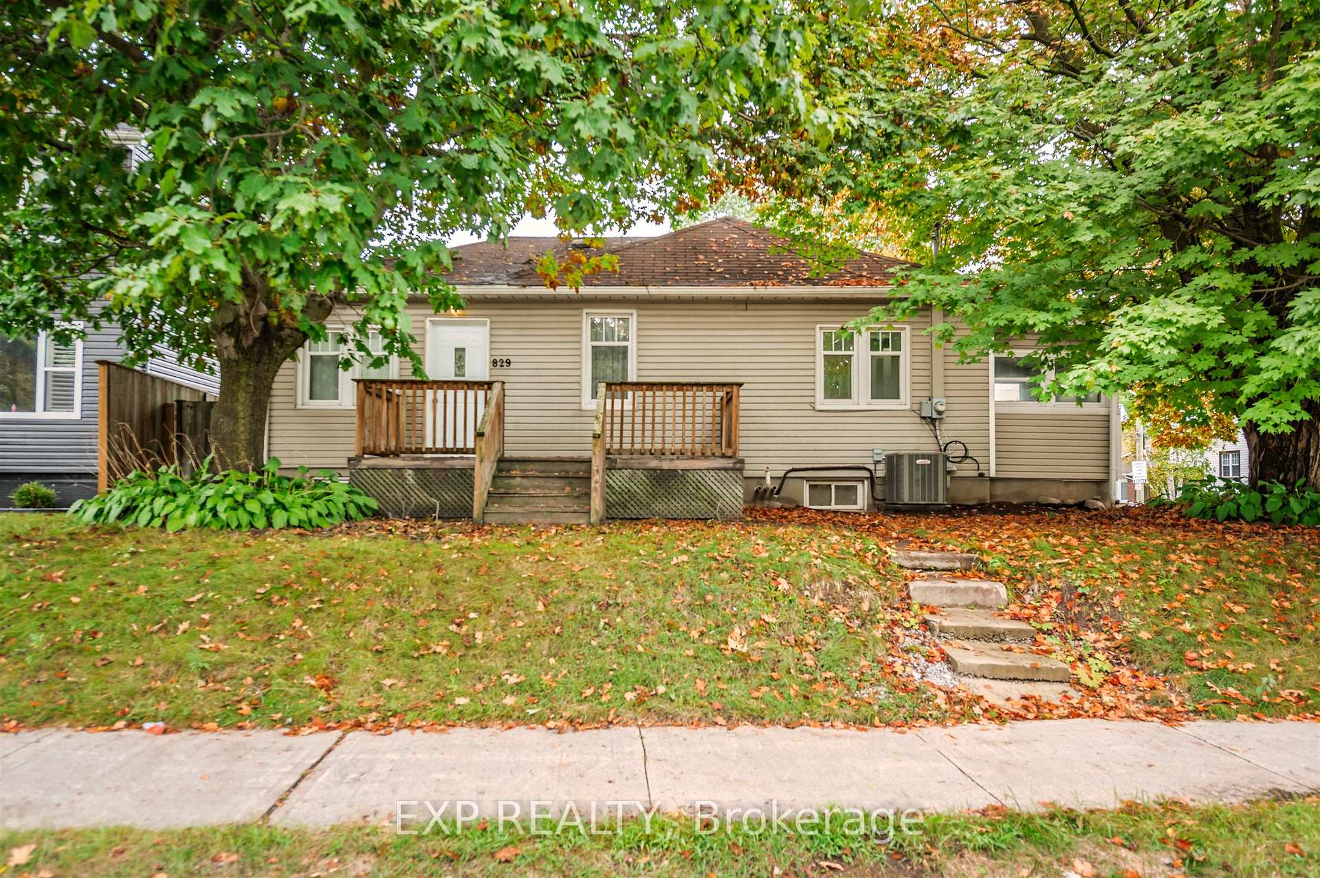 829 Athol Street, Whitby, ON L1N 4A1, Whitby — photo 1