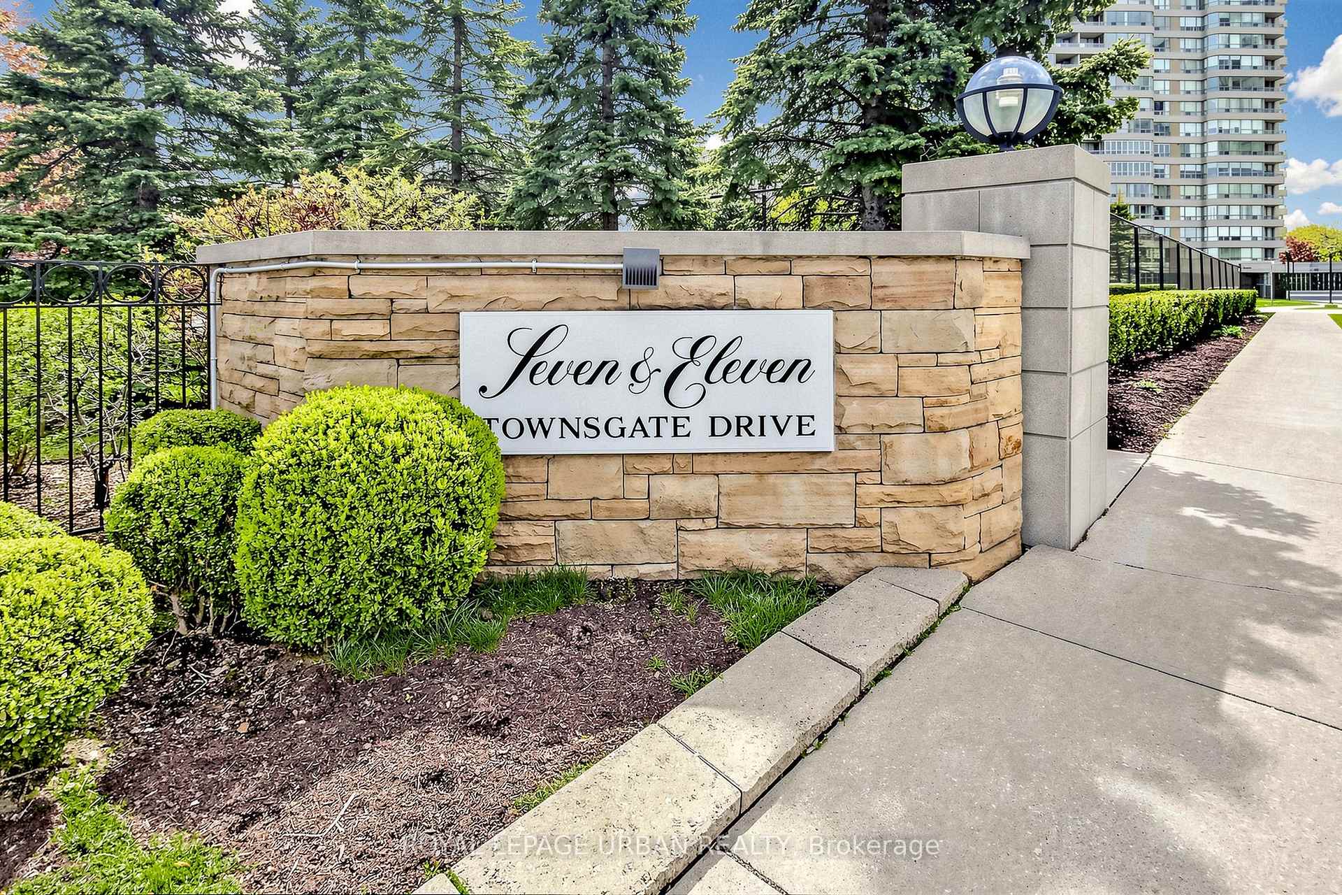 11 Townsgate Drive 110, Vaughan, ON L4J 8G4, Vaughan — photo 1
