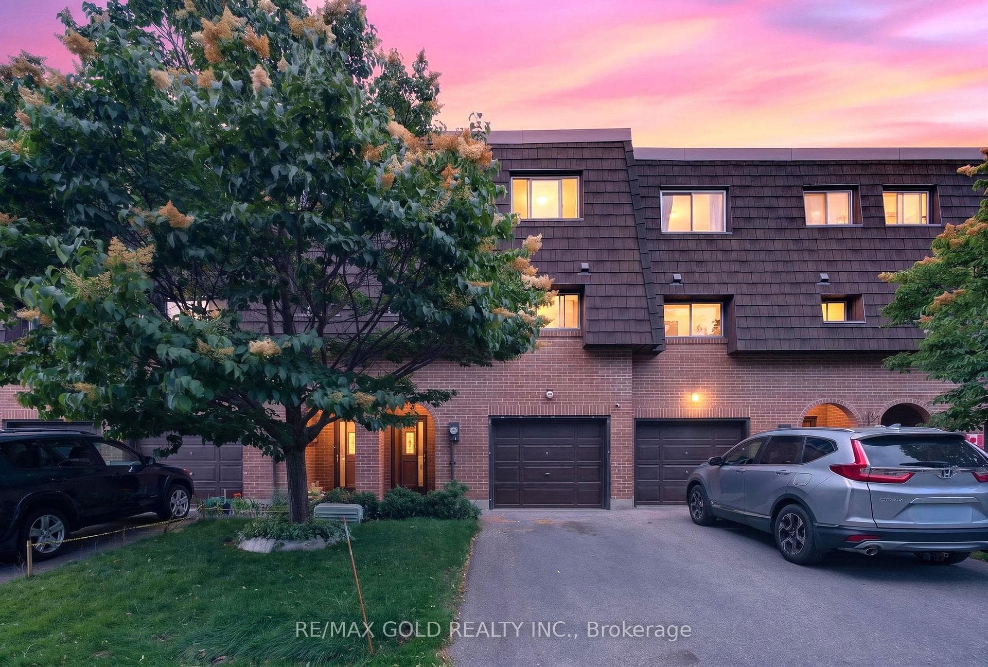 68 Darras Court, Brampton, ON L6T 1W7, Brampton — photo 1
