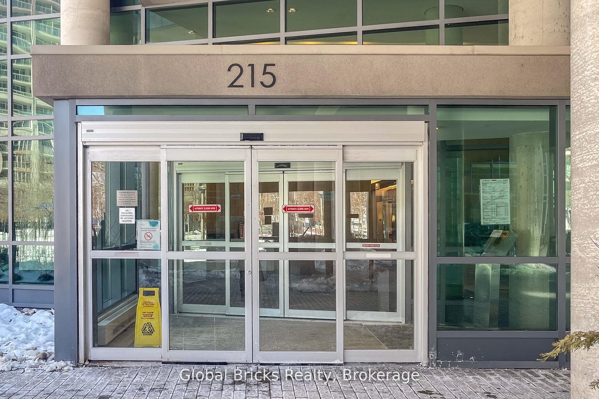 215 Fort York Boulevard, Toronto, ON M5V 4A1, Toronto C01 — photo 1