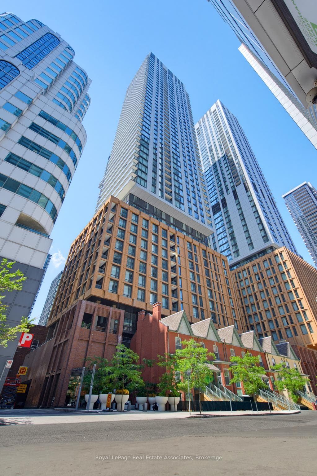 8 Widmer Street 2403, Toronto, ON M5V 0W6, Toronto C01 — photo 1