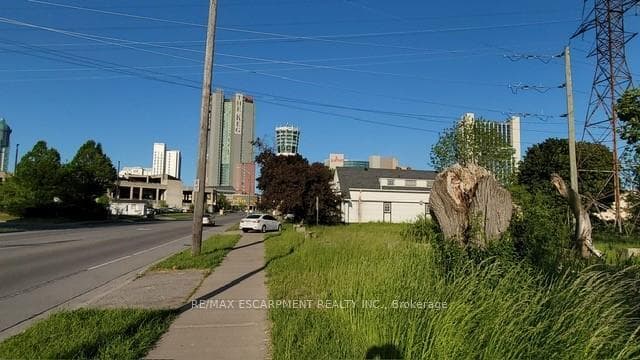 5668 Dunn Street, Niagara Falls, ON L2G 2N7, Niagara Falls — photo 1