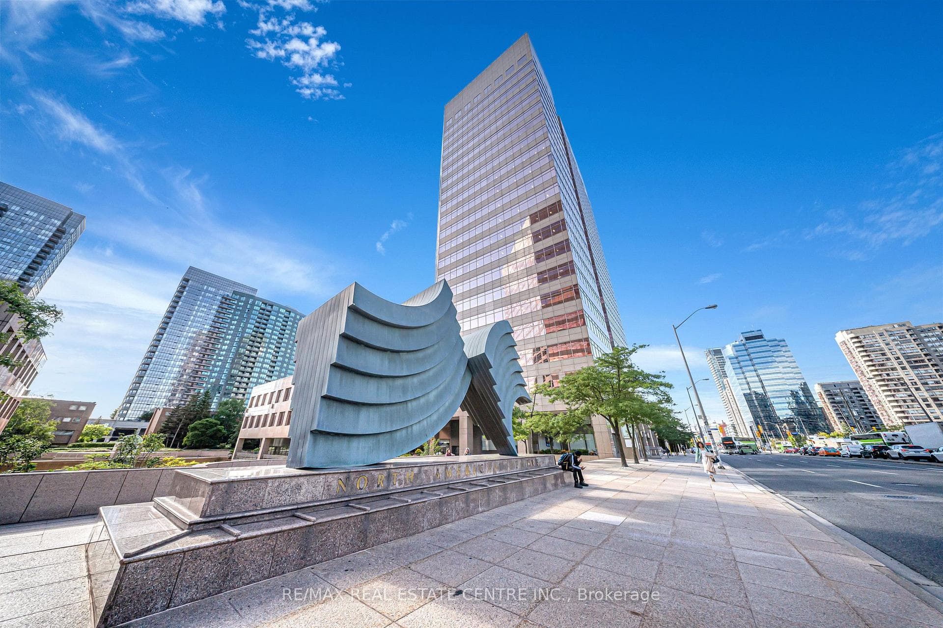 5700 Yonge Street Road 200 E, Toronto, ON L5N 1W1, Toronto C07 — photo 1