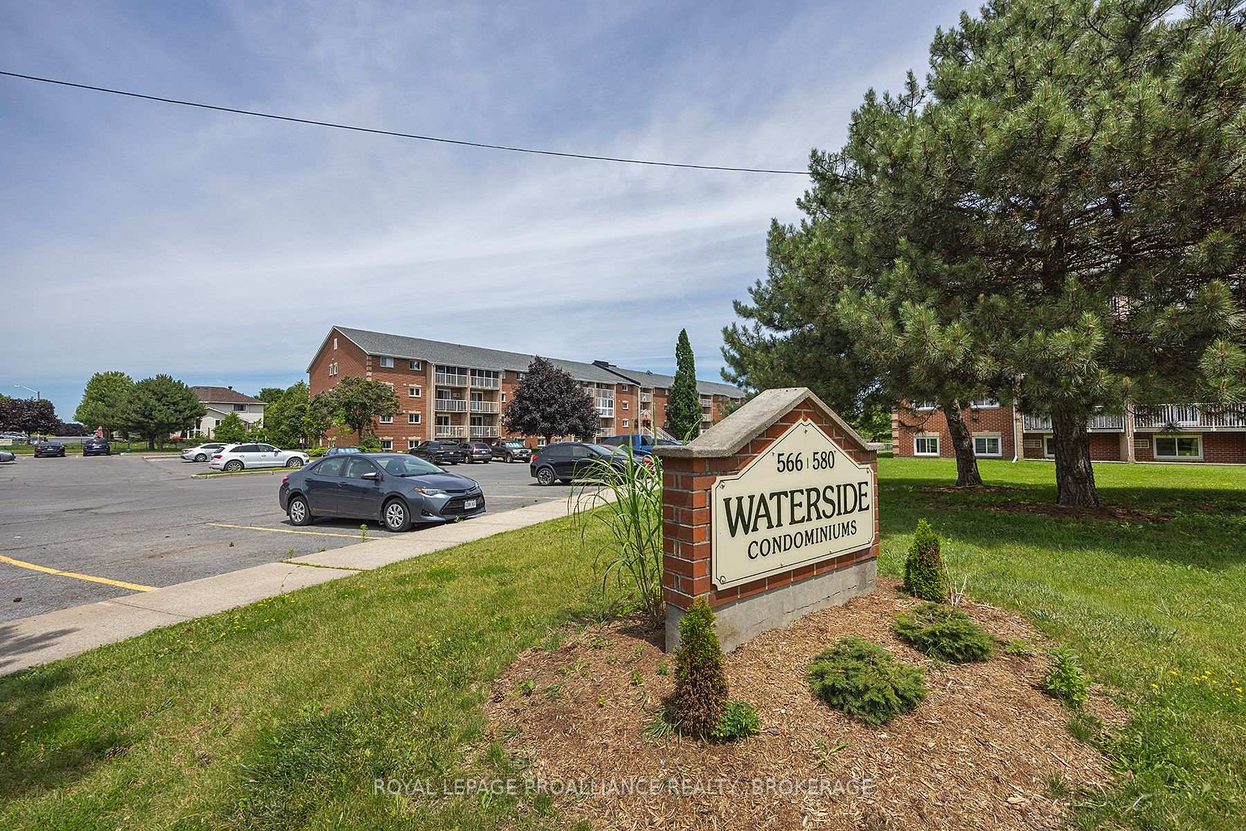 580 Armstrong Road 201, Kingston, ON K7M 8M3, Kingston — photo 1