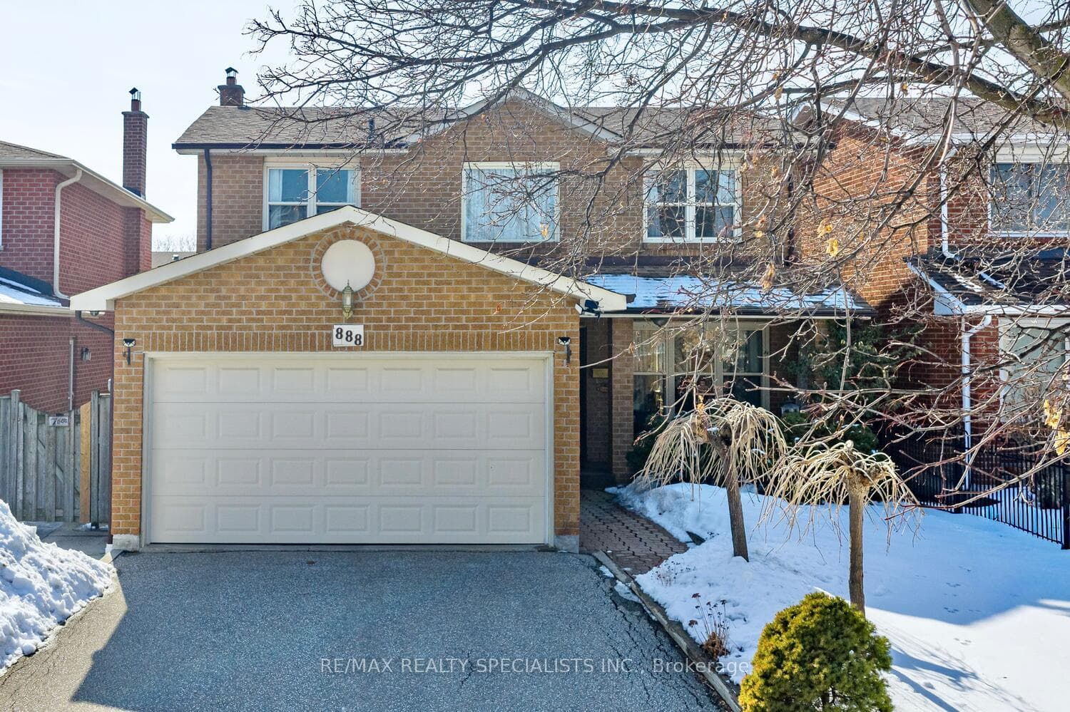 888 Messenger Meadow Drive, Mississauga, ON L5C 3T2, Mississauga — photo 1