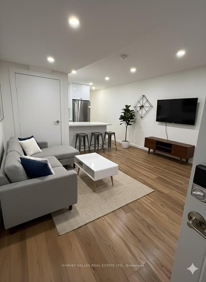 557 Crawford Street Lower, Toronto, ON M6G 3J9, Toronto C01 — photo 1
