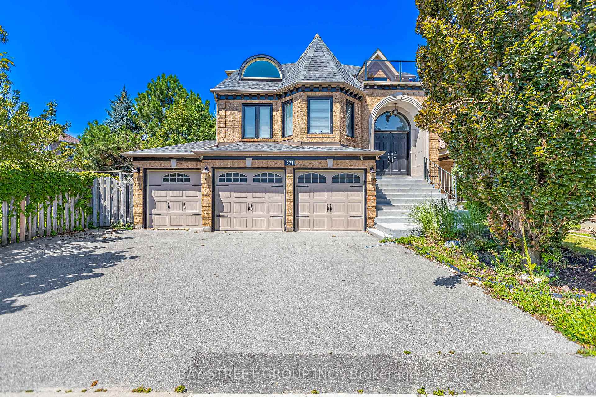 231 Shaftsbury Avenue N, Richmond Hill, ON L4C 0E8, Richmond Hill — photo 1