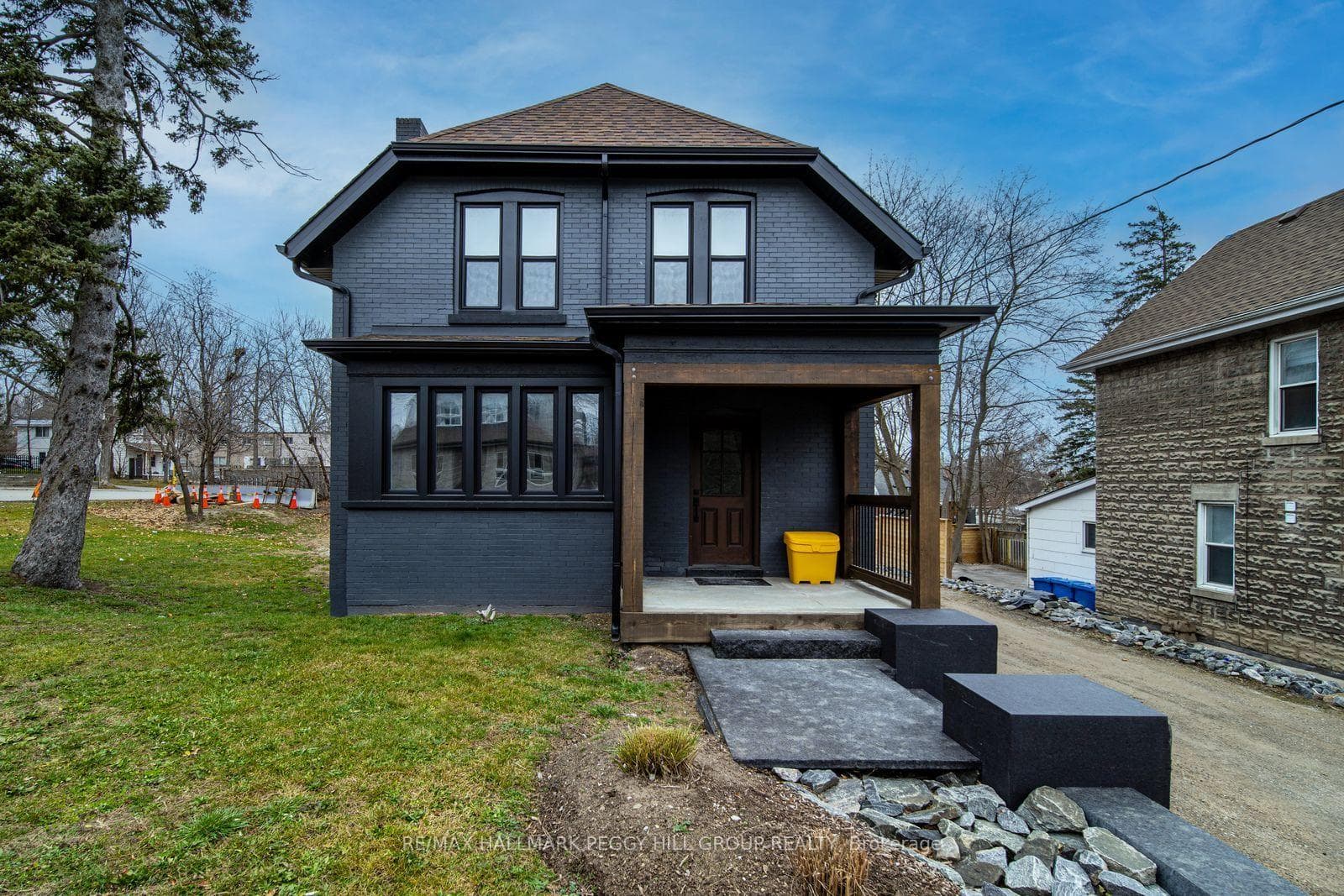 219 Bayfield Street, Barrie, ON L4M 3B4, Barrie — photo 1