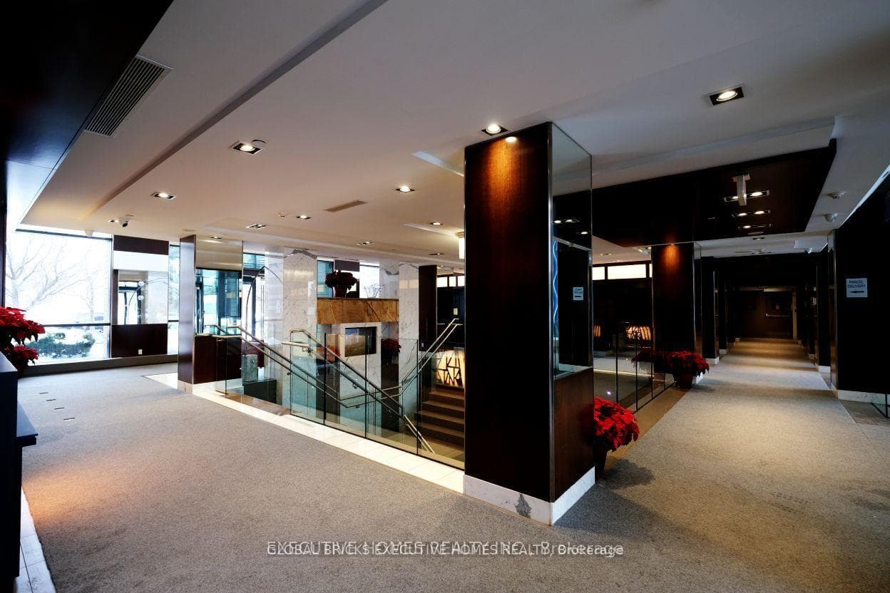 225 Sherway Gardens Road Ph101, Toronto, ON M9C 0A3, Toronto W08 — photo 1