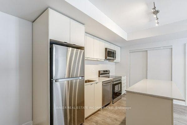 39 Farmstead Road 111, Toronto, ON M2L 2X2, Toronto C12 — photo 1