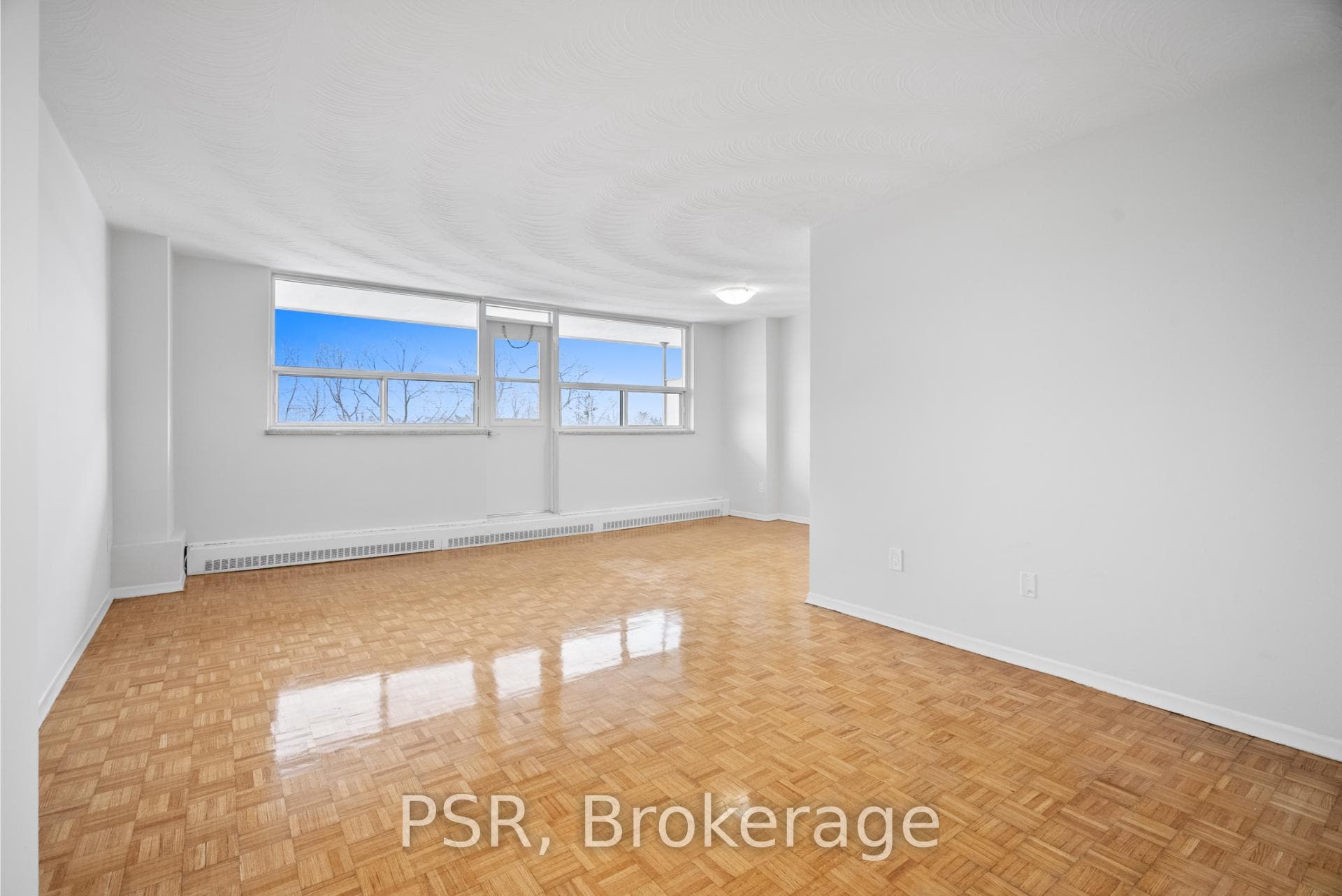 105 Rowena Drive 204, Toronto, ON M3A 1R2, Toronto C13 — photo 1