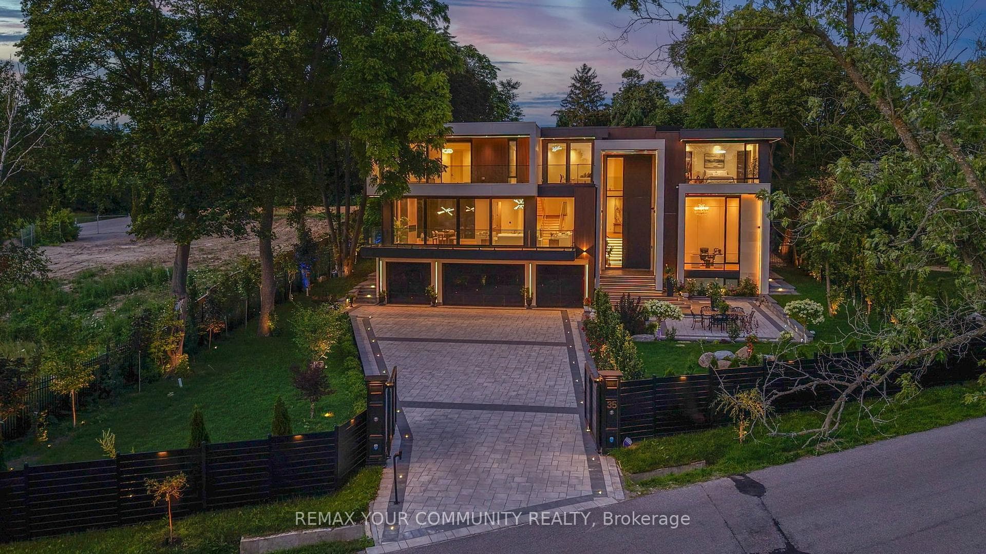 35 Riverside Boulevard, Vaughan, ON L4J 1H5, Vaughan — photo 1