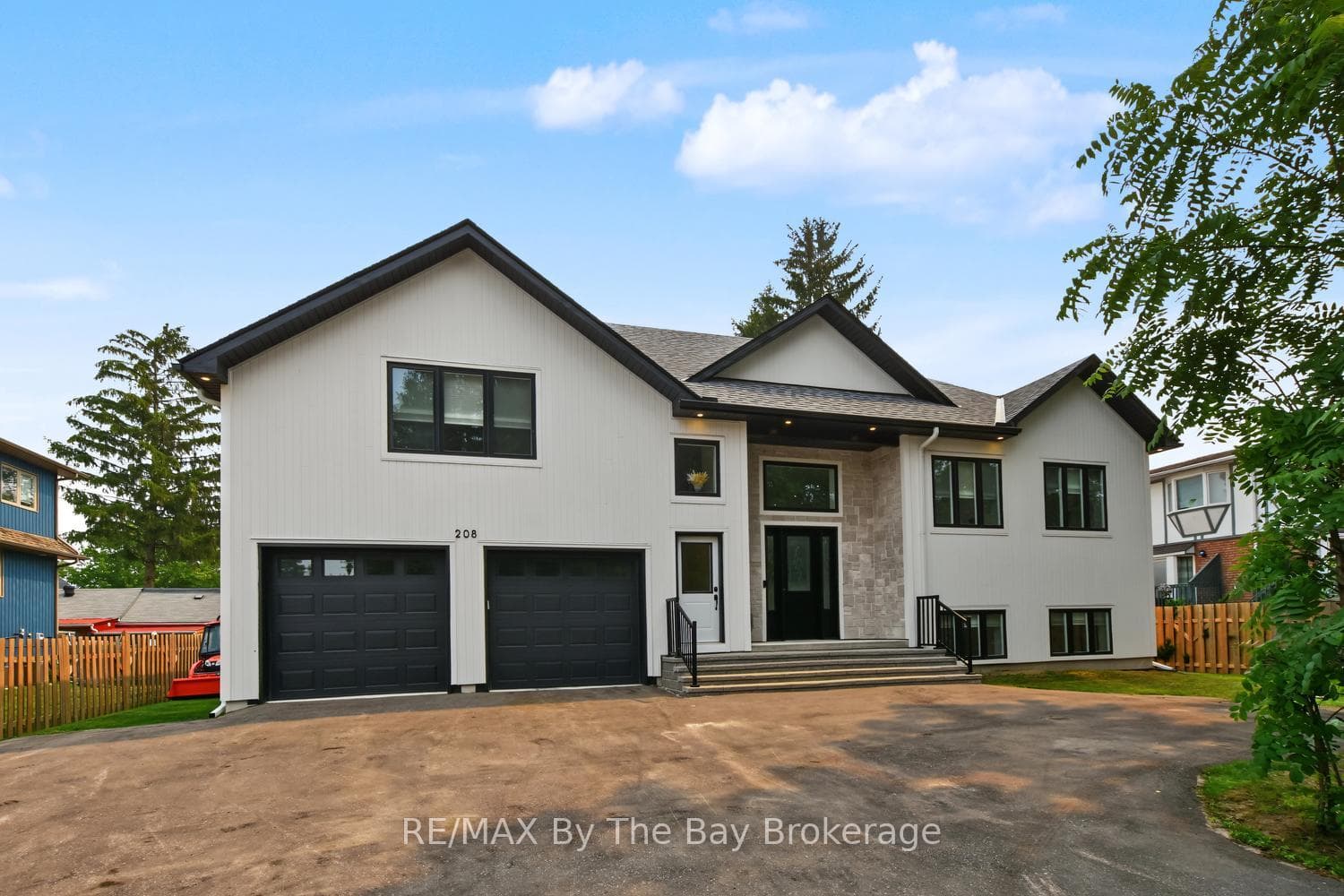 208 Thomas Street, Clearview, ON L0M 1S0, Clearview — photo 1