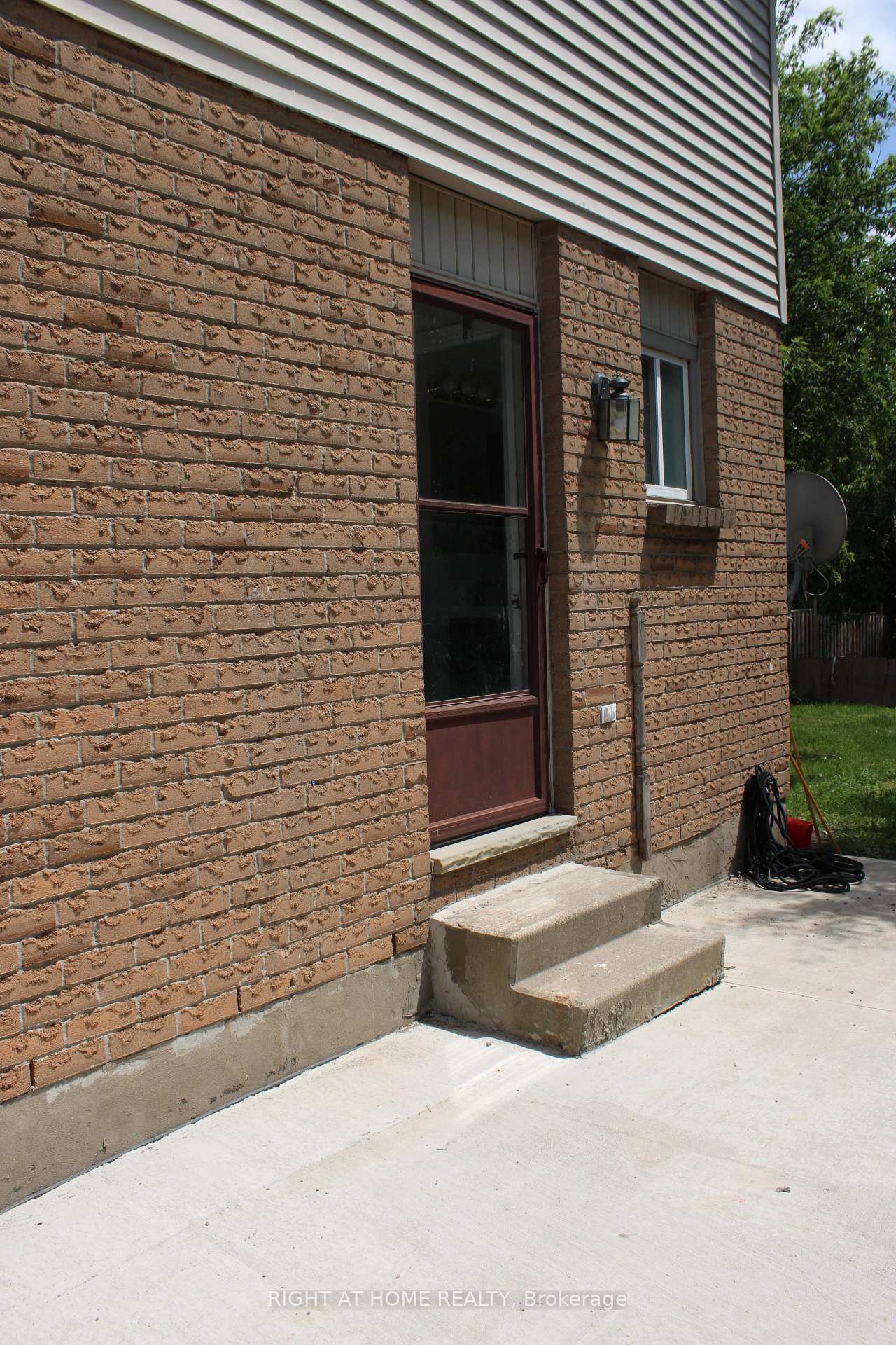 168 Golfdale Crescent, London South, ON N6C 5X4, London South — photo 1