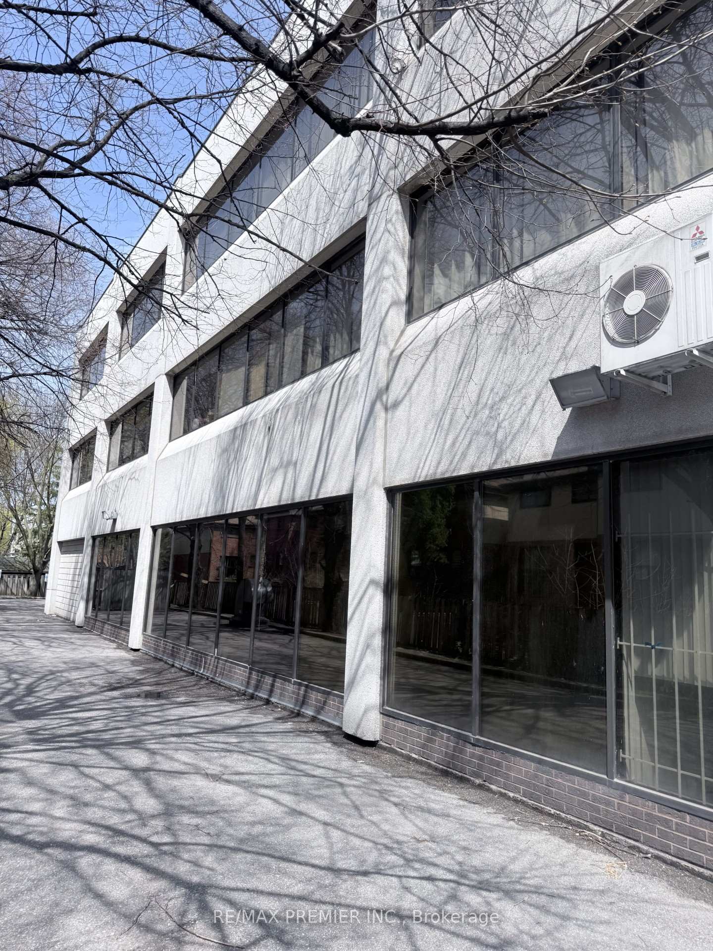 222 Dixon Road 104, Toronto, ON M9P 3S5, Toronto W09 — photo 1