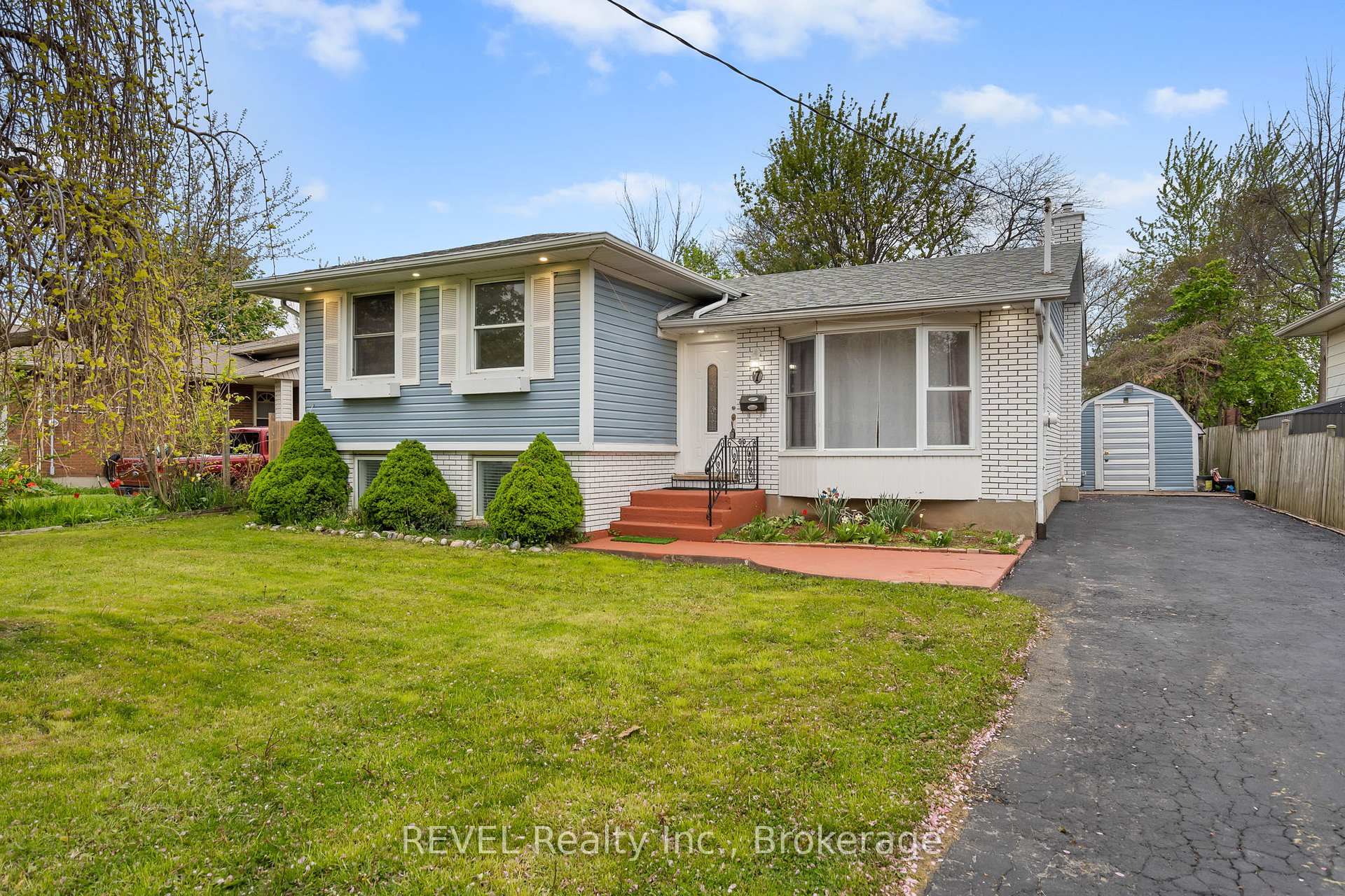 7 Rendale Avenue, St. Catharines, ON L2M 6E9, St. Catharines — photo 1