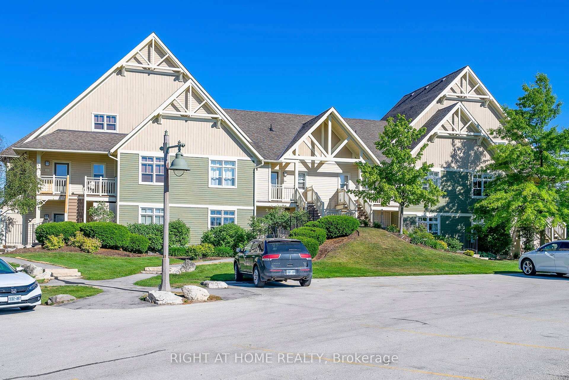 125 Fairway Court 124, Blue Mountains, ON L9Y 0P8, Blue Mountains — photo 1