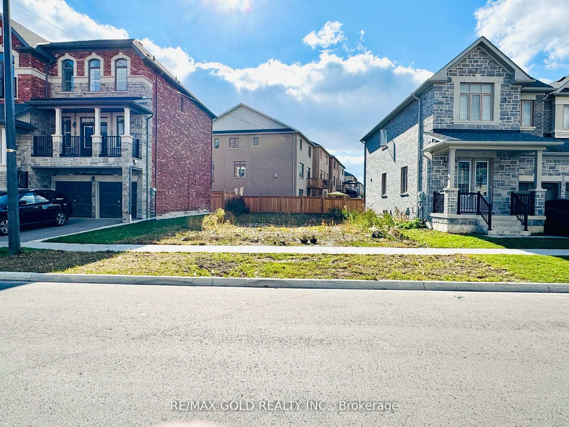 180 Thornbush Boulevard, Brampton, ON L7A 0G4, Brampton — photo 1
