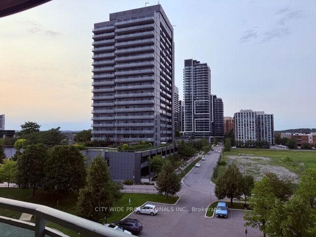 39 Oneida Crescent 509, Richmond Hill, ON L4B 4T9, Richmond Hill — photo 1