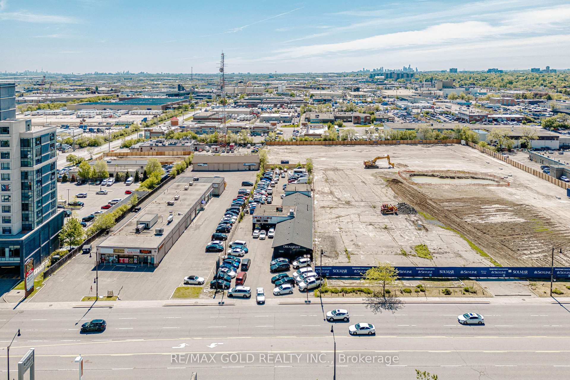243 Queen Street E F1, Brampton, ON L6W 2B5, Brampton — photo 1