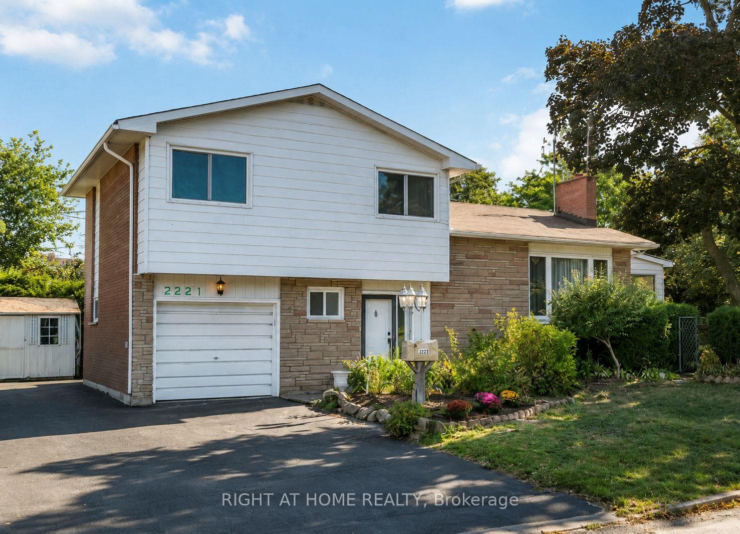 2221 Circle Place, Elmvale Acres and Area, ON K1G 3E2, Elmvale Acres and Area — photo 1