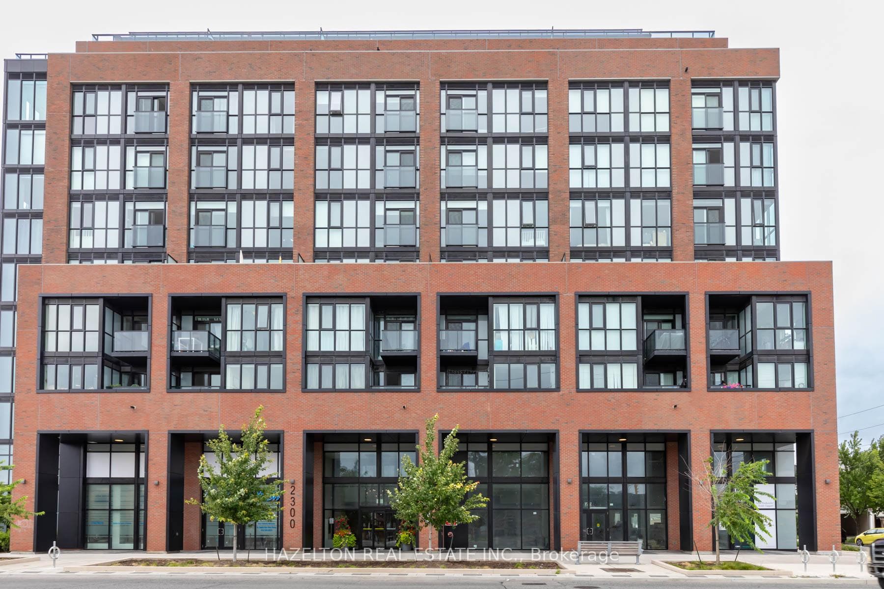 2300 St. Clair Avenue W 905, Toronto, ON M6N 1K8, Toronto W02 — photo 1