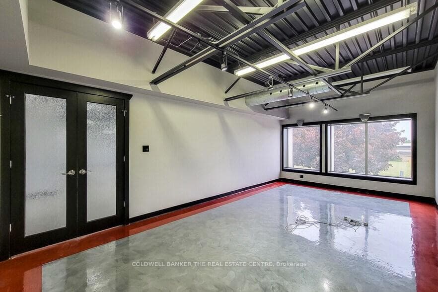 1070 Heritage Road, Burlington, ON L7L 4X9, Burlington — photo 1