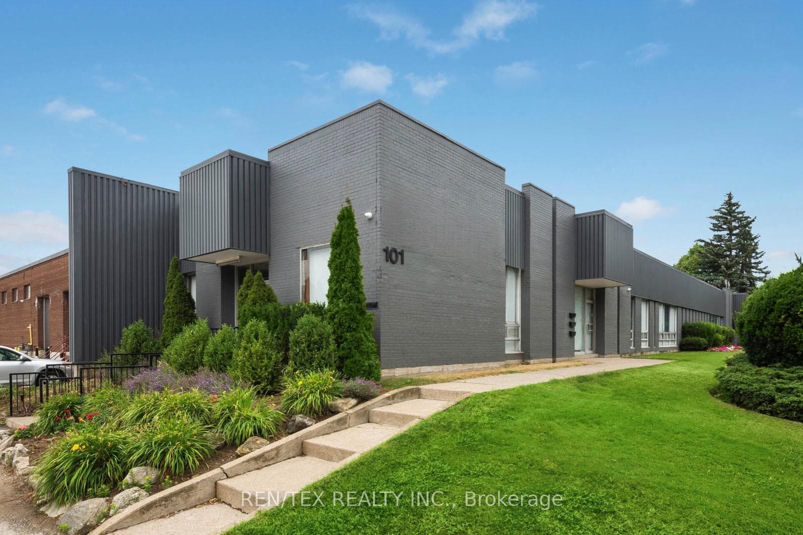 101 Brisbane Road 1, Toronto, ON M3J 2K5, Toronto W05 — photo 1