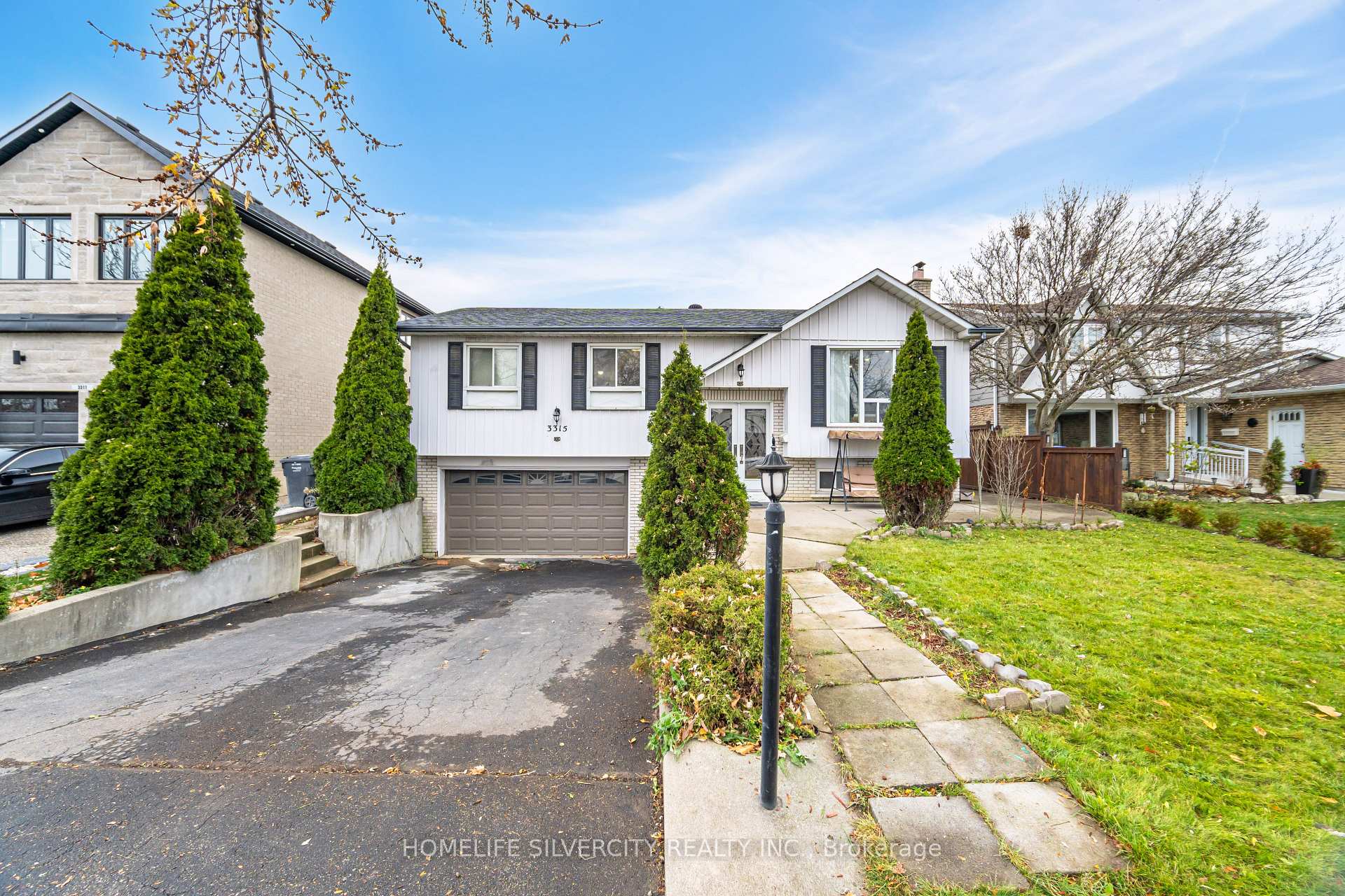 3315 Dwiggin Avenue, Mississauga, ON L4T 3J3