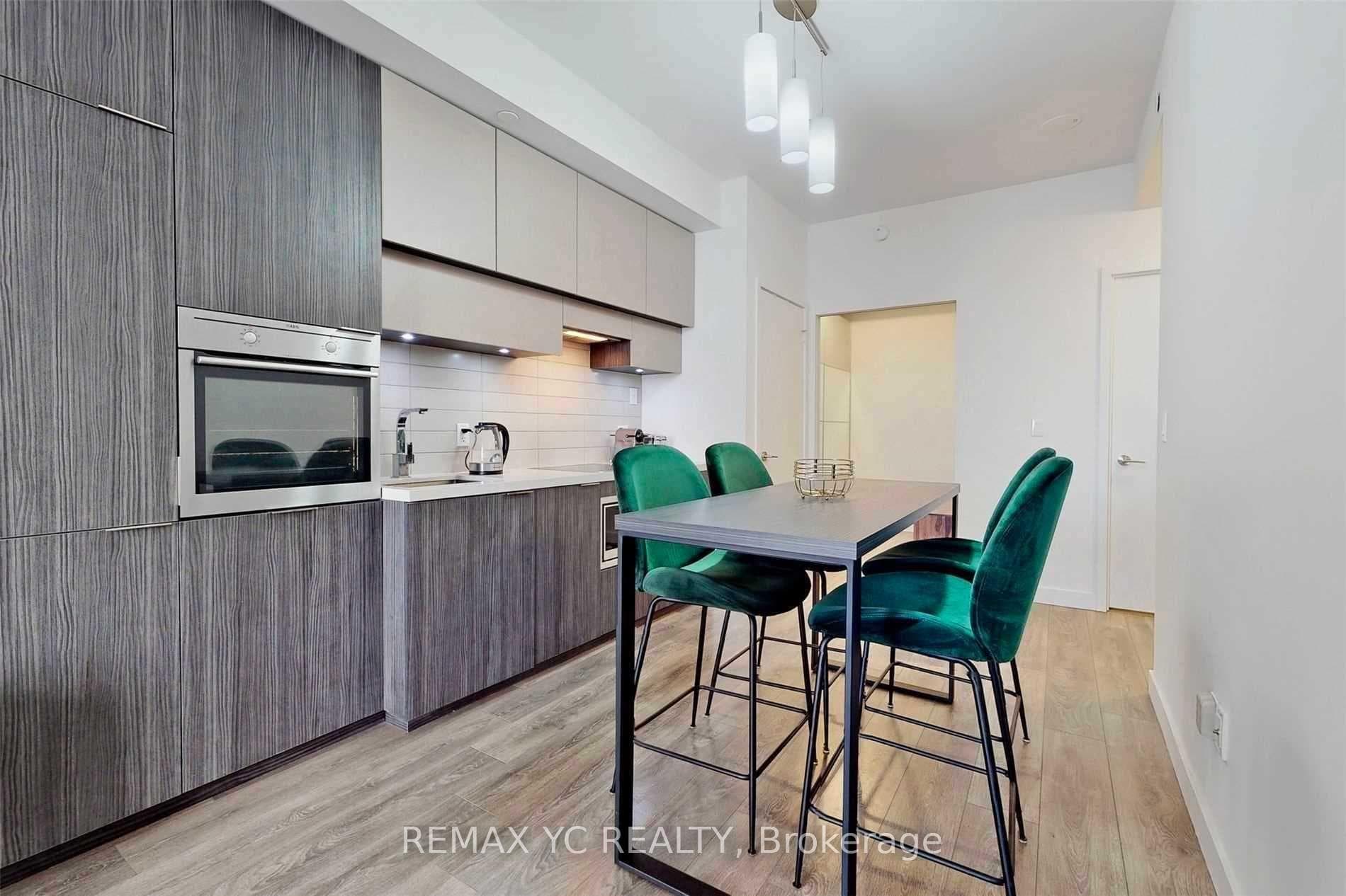 8 Eglinton Avenue E 2212, Toronto, ON M4P 0C1, Toronto C10 — photo 1