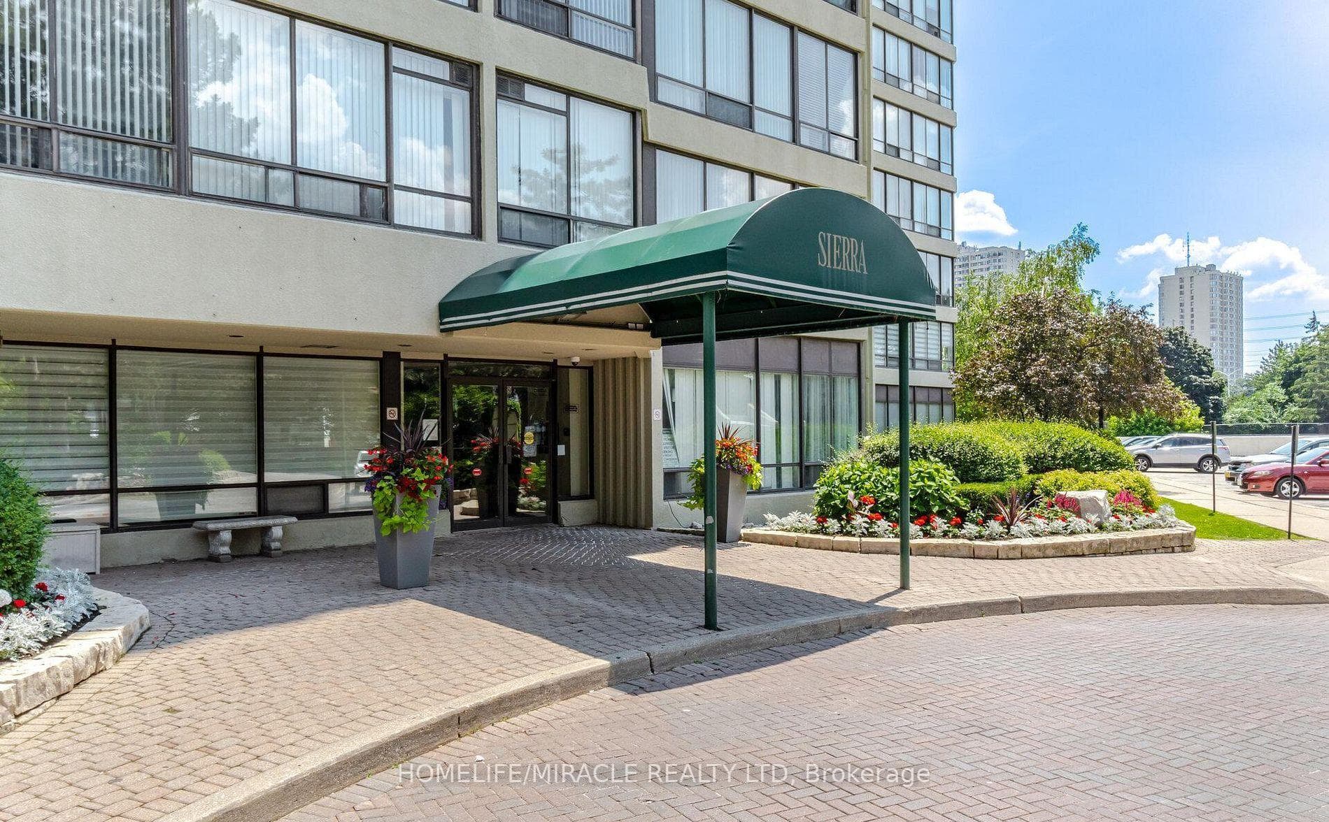 26 Hanover Road 401, Brampton, ON L6S 4T2, Brampton — photo 1