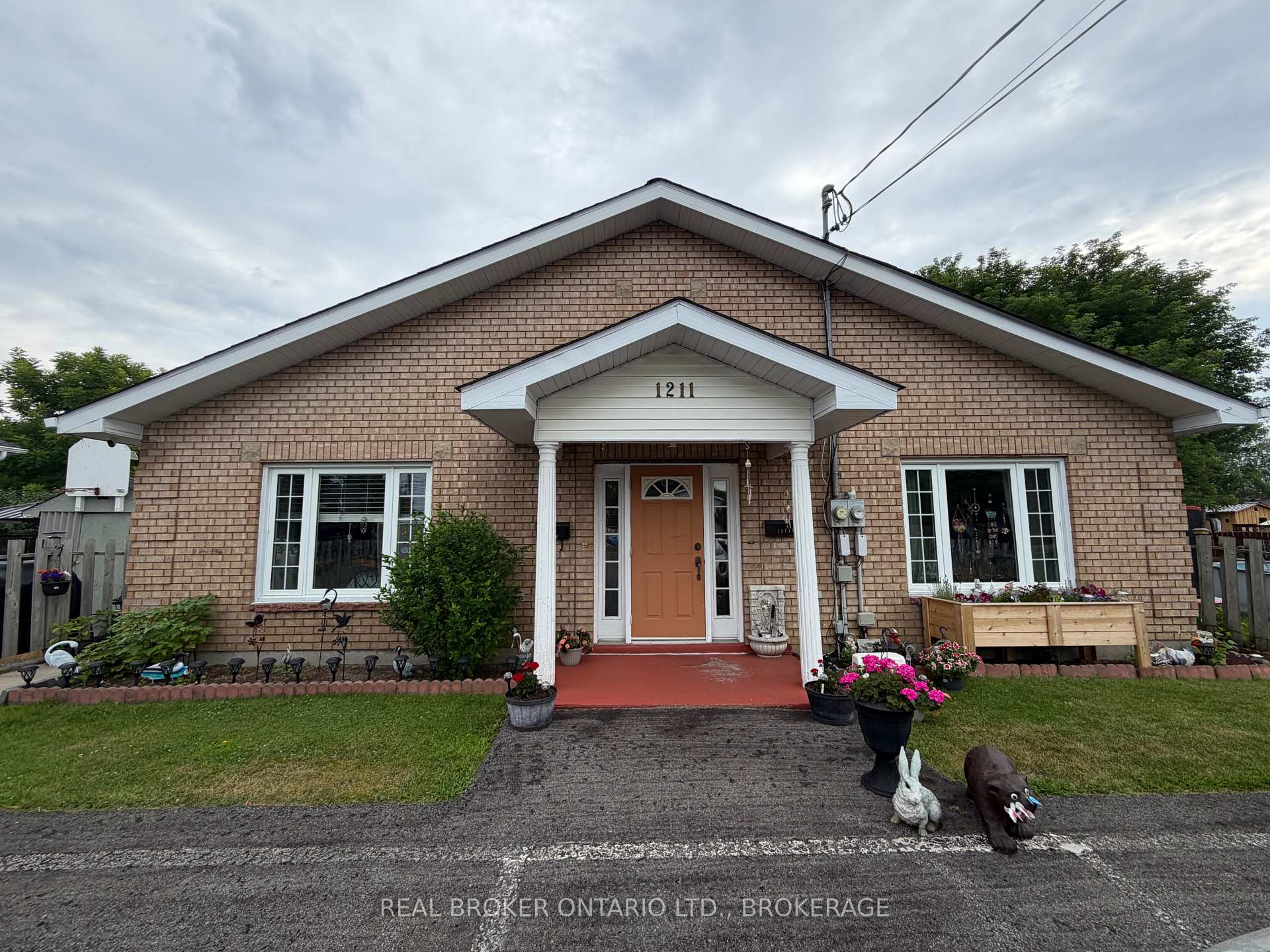 1211A-1211B Notre Dame Street, Cornwall, ON K6J 4Y7, Cornwall — photo 1