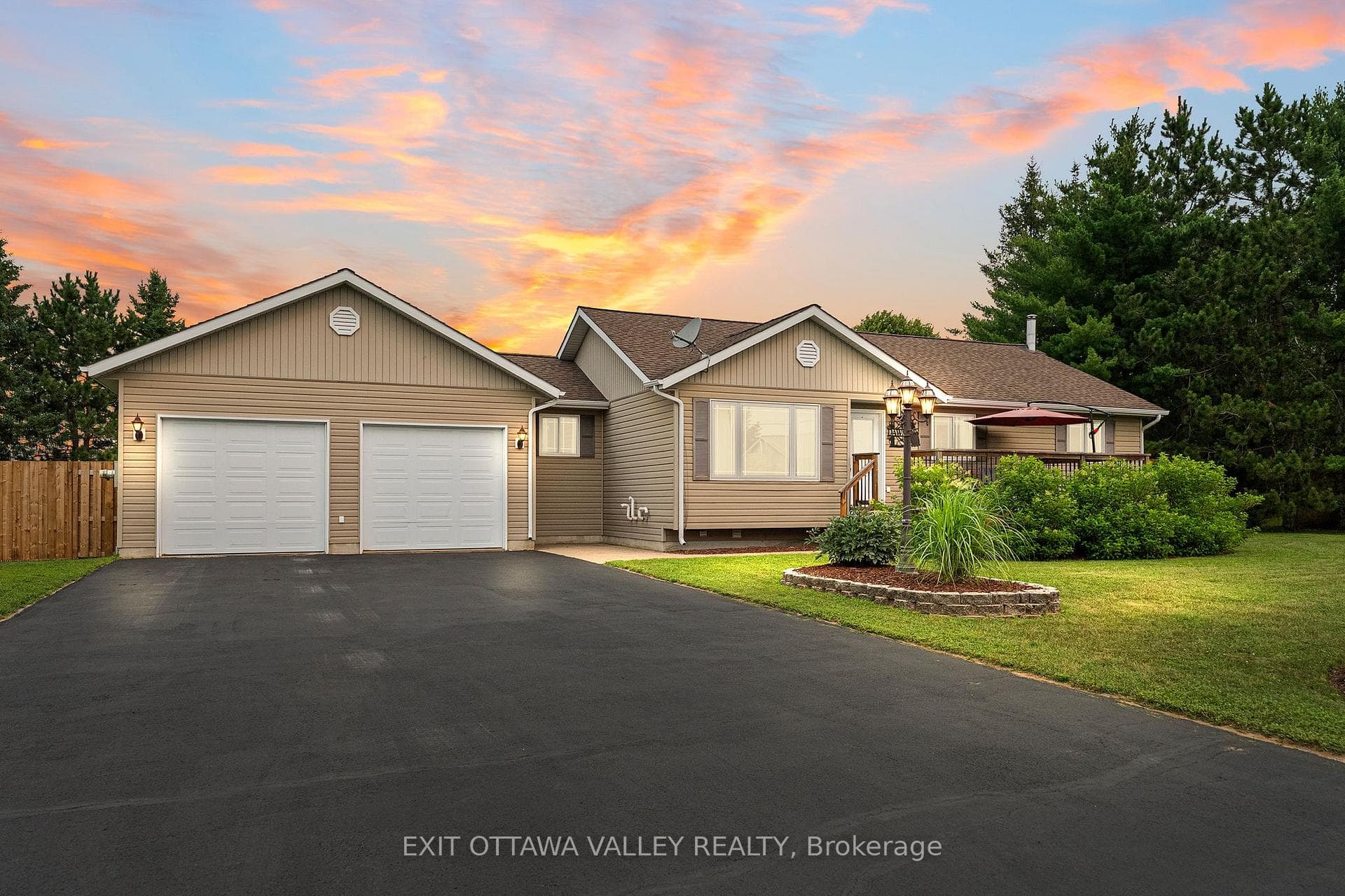 62 Meadowview Drive, Whitewater Region, ON K0J 1C0, Whitewater Region — photo 1