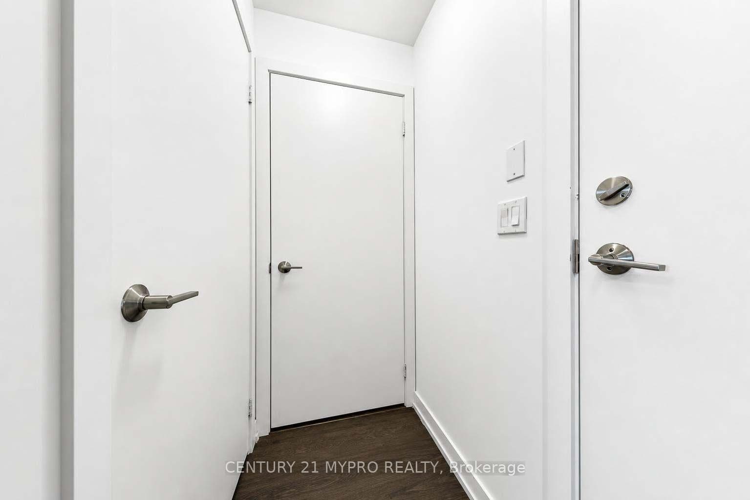 555 William Graham Drive 320, Aurora, ON L4G 3H9, Aurora — photo 1