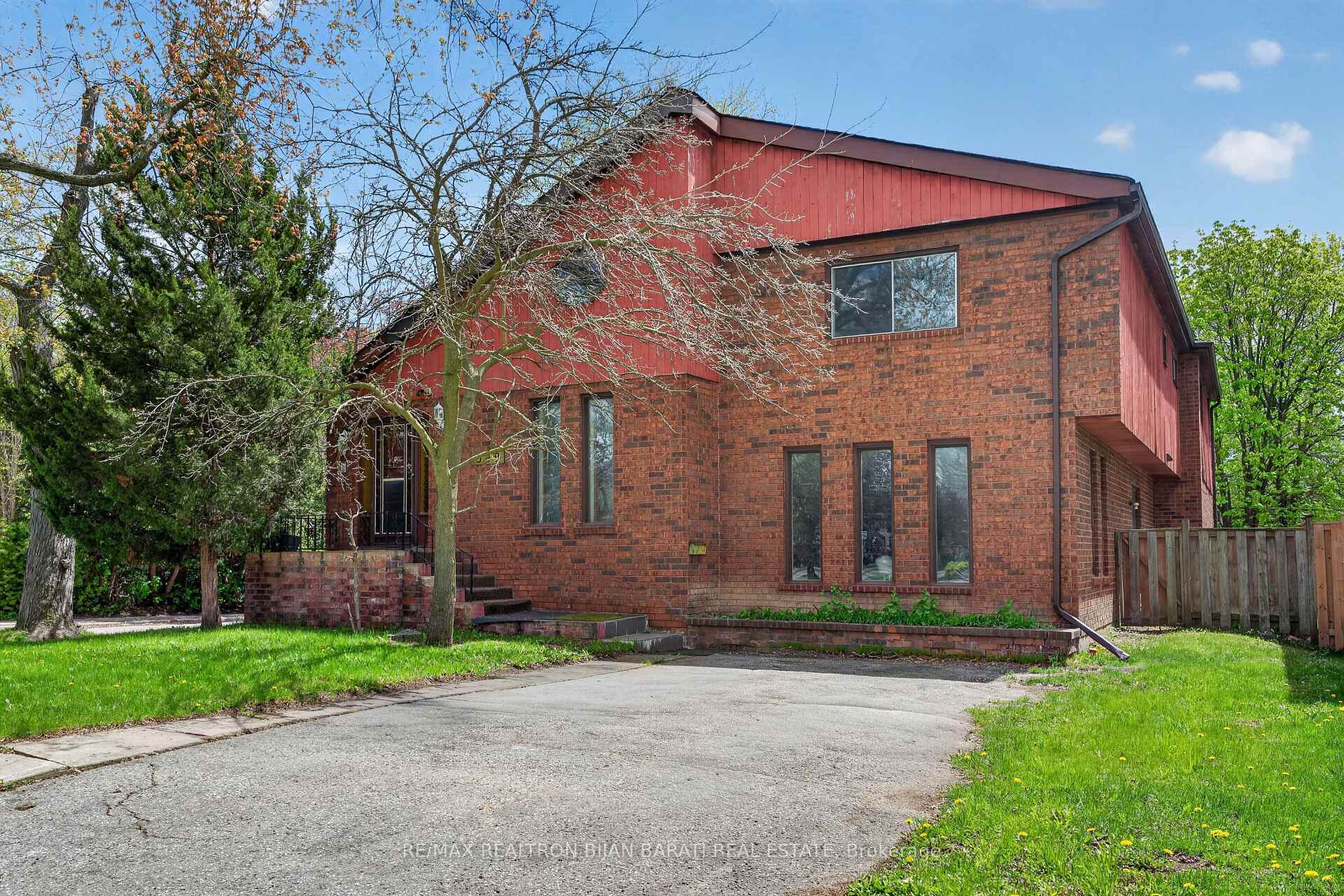 309 Hillcrest Avenue, Toronto, ON M2N 3P5, Toronto C14 — photo 1