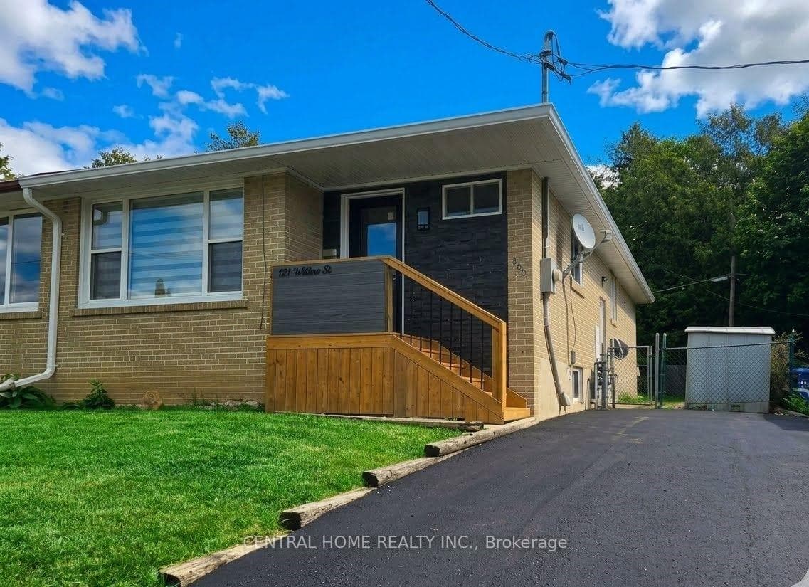 137 Willow Lane, Newmarket, ON L3Y 4J1, Newmarket — photo 1